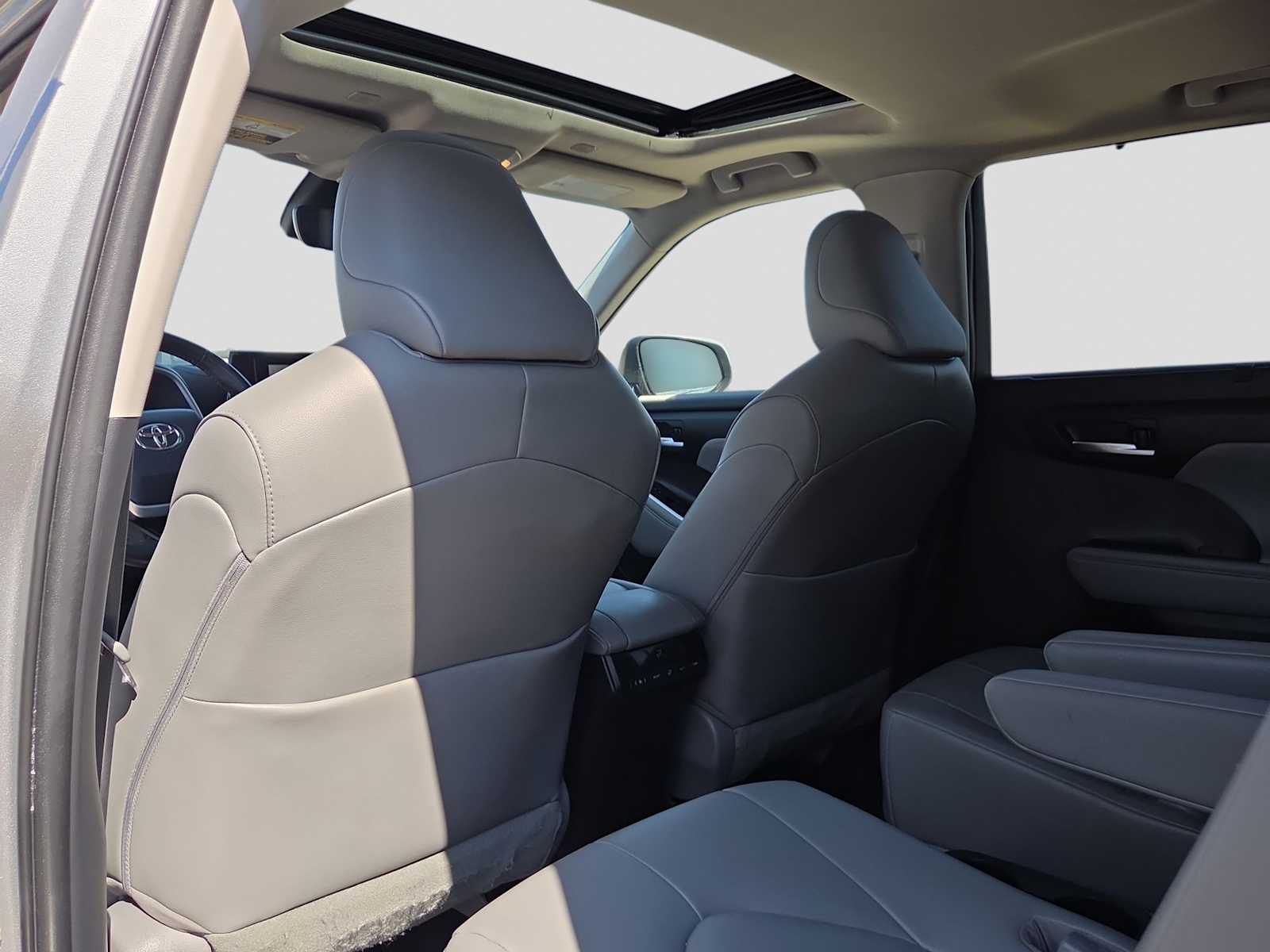 2023 Toyota Highlander XLE - Photo 16