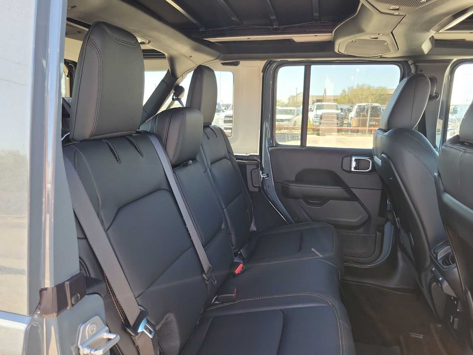 2026 Jeep Wrangler 4-Door Sahara - Photo 21
