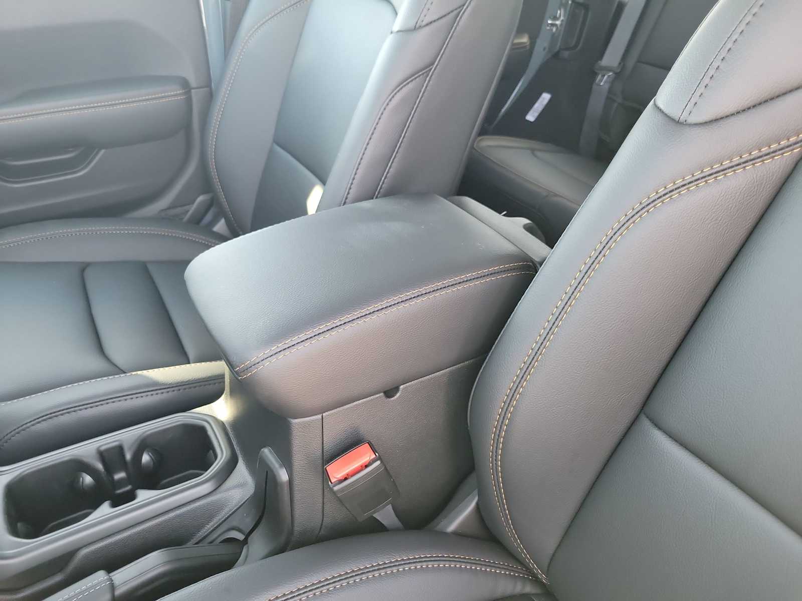 2026 Jeep Wrangler 4-Door Sahara - Photo 24