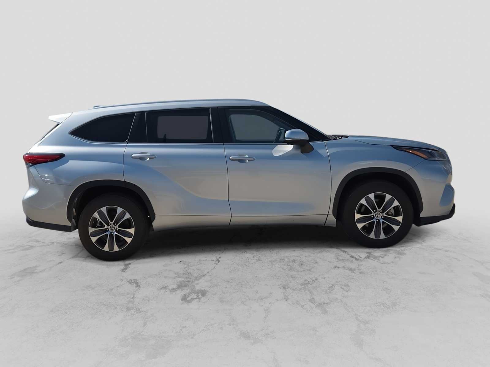 2023 Toyota Highlander XLE - Photo 9