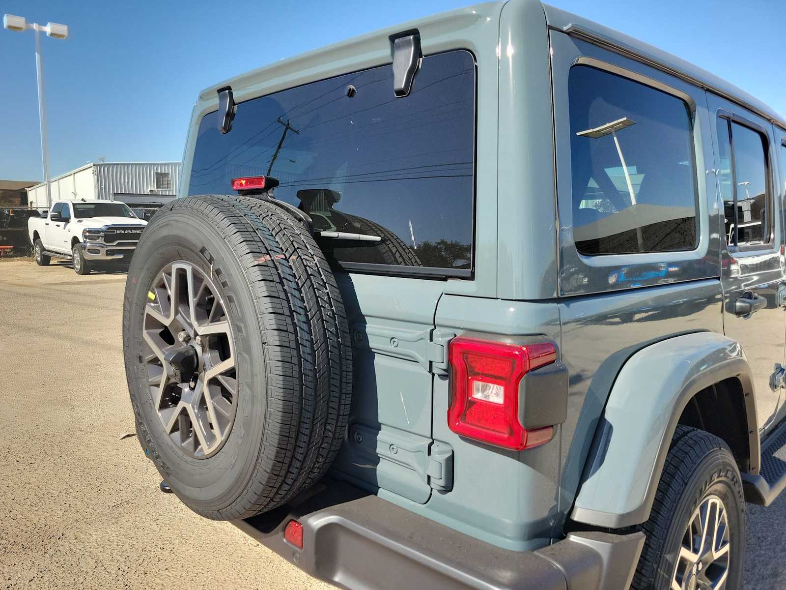 2026 Jeep Wrangler 4-Door Sahara - Photo 27