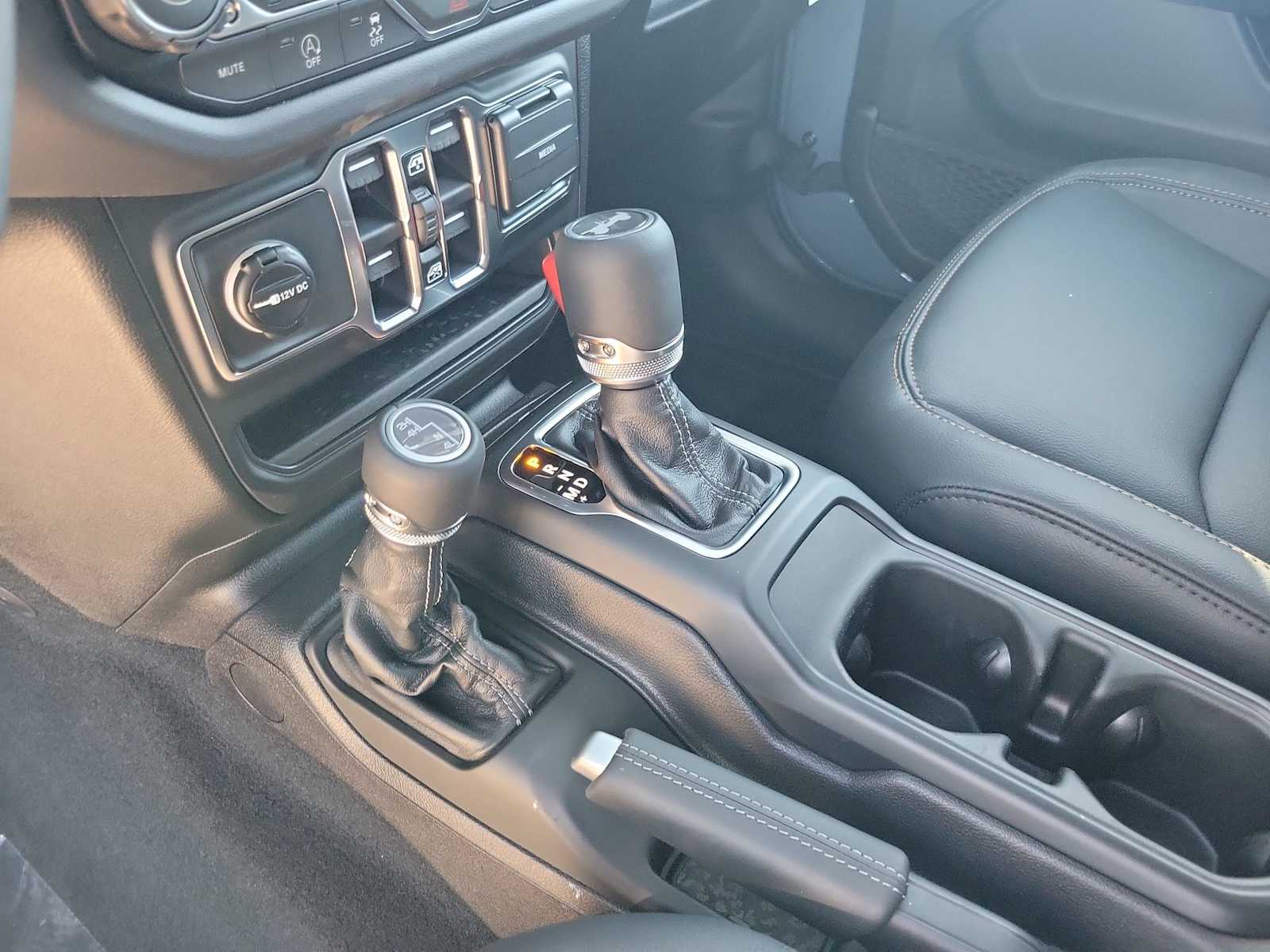 2026 Jeep Wrangler 4-Door Sahara - Photo 25