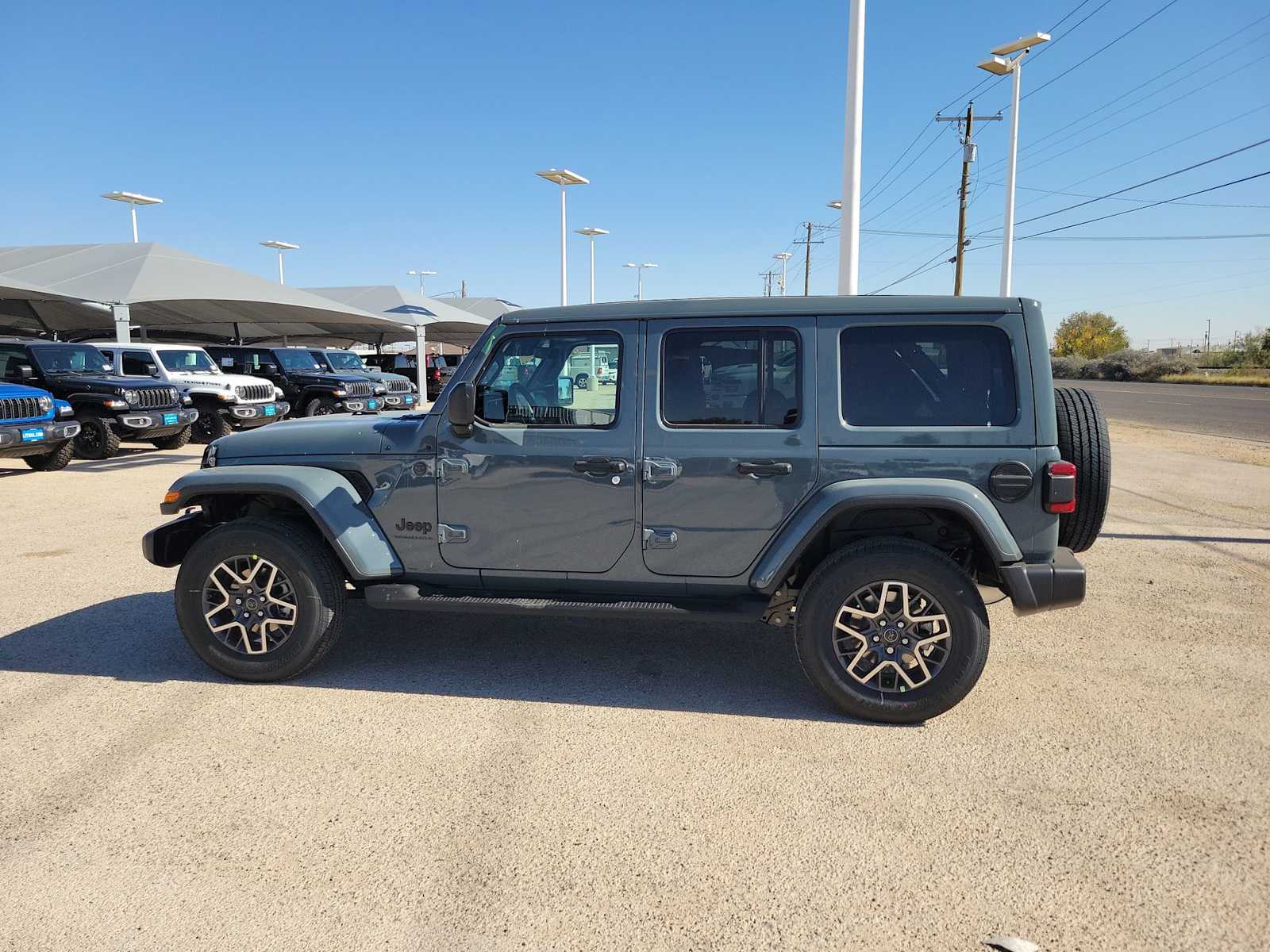 2026 Jeep Wrangler 4-Door Sahara - Photo 11