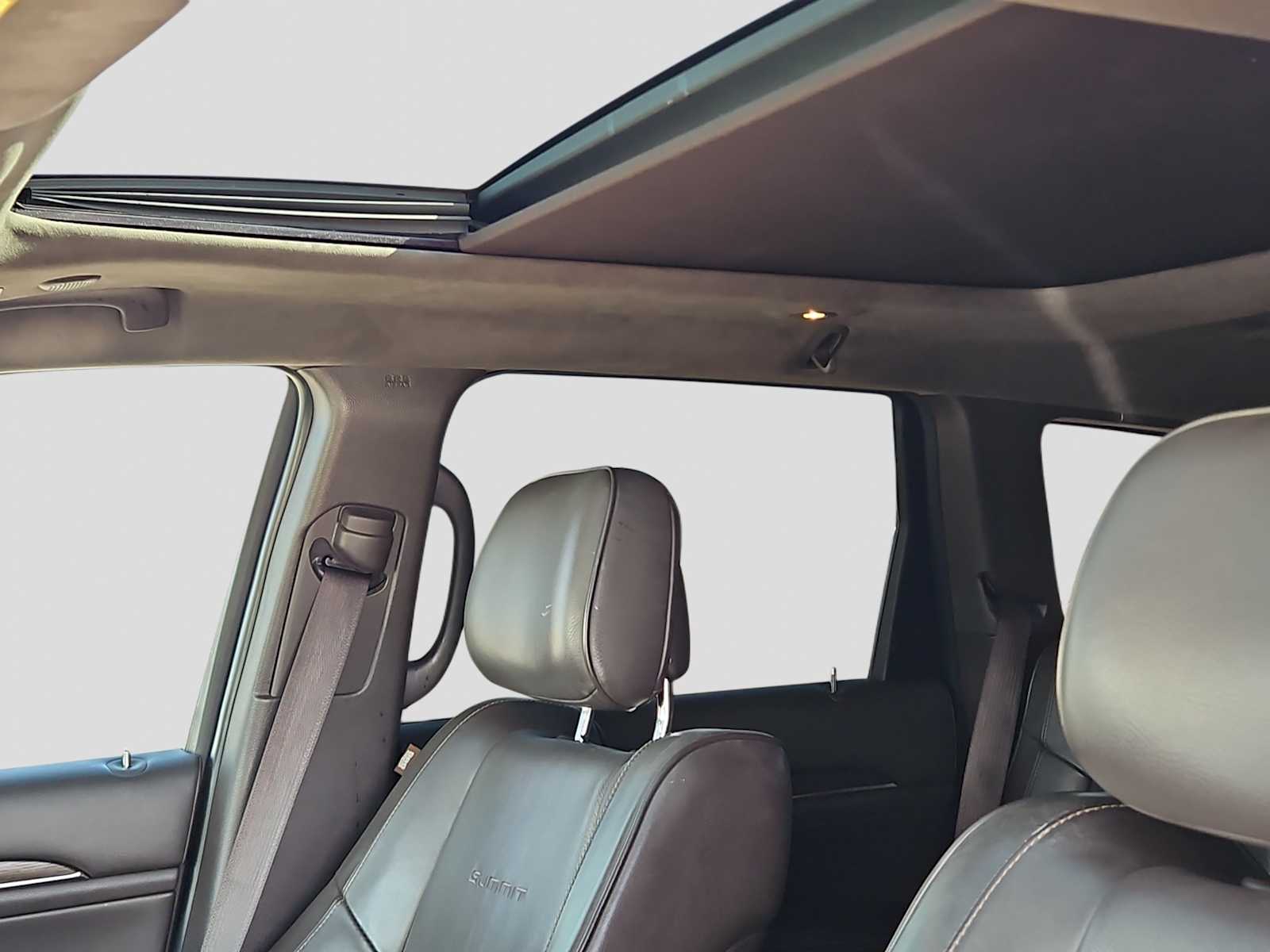 Thumbnail: 2017 Jeep Grand Cherokee - 15