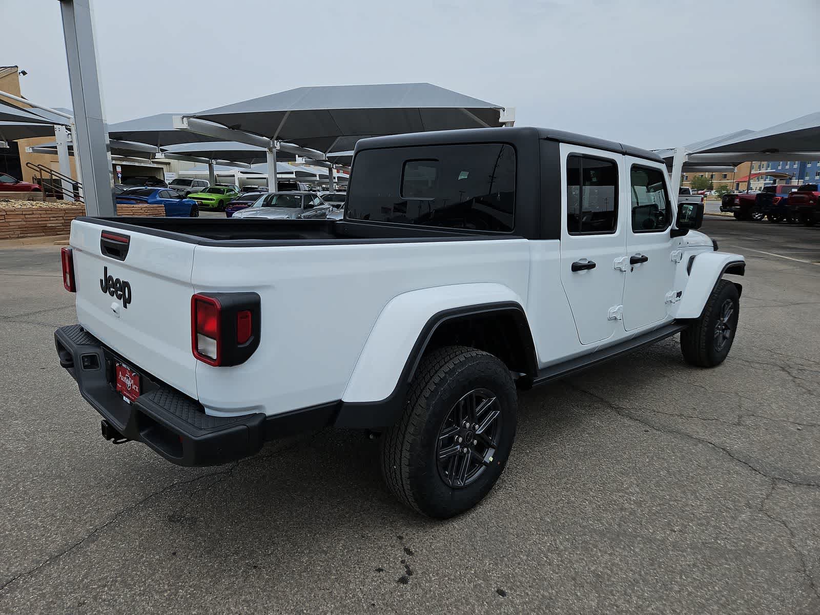 Thumbnail: 2024 Jeep Gladiator - 13