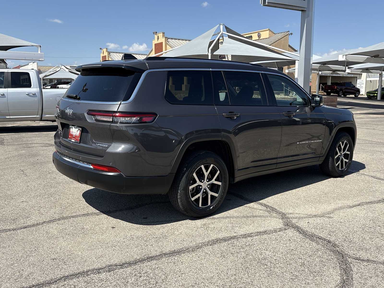 Thumbnail: 2023 Jeep Grand Cherokee - 8