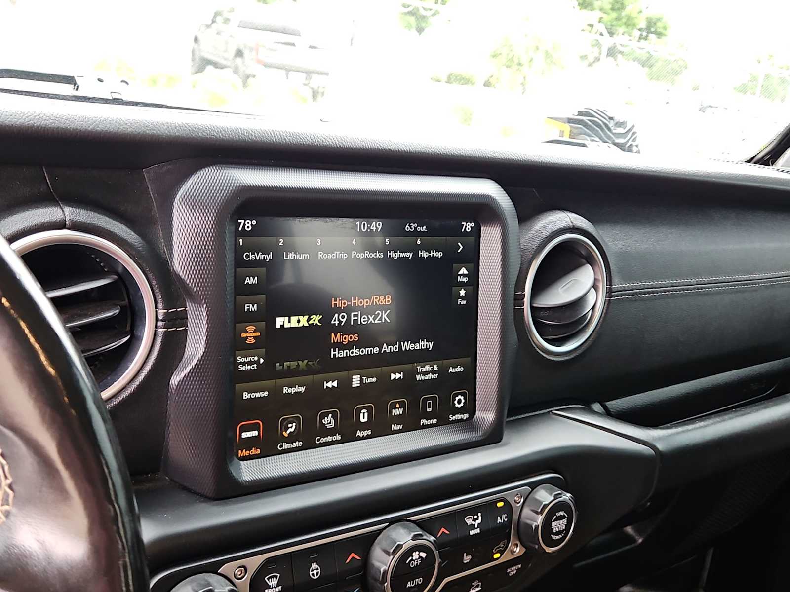 Thumbnail: 2020 Jeep Gladiator - 24