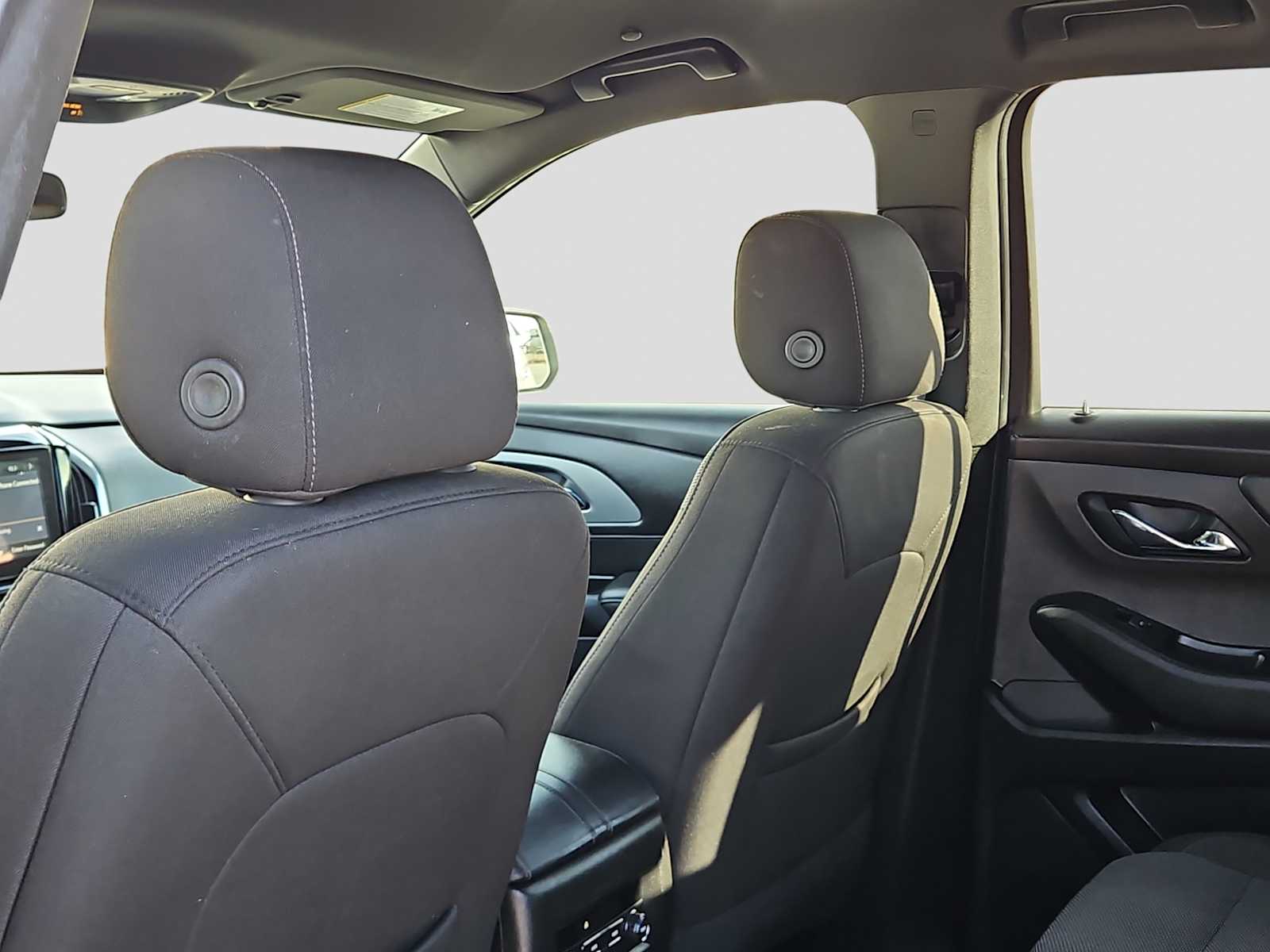 Thumbnail: 2023 Chevrolet Traverse - 16