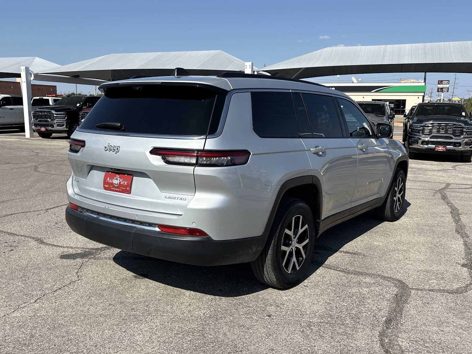 Thumbnail: 2024 Jeep Grand Cherokee L - 8