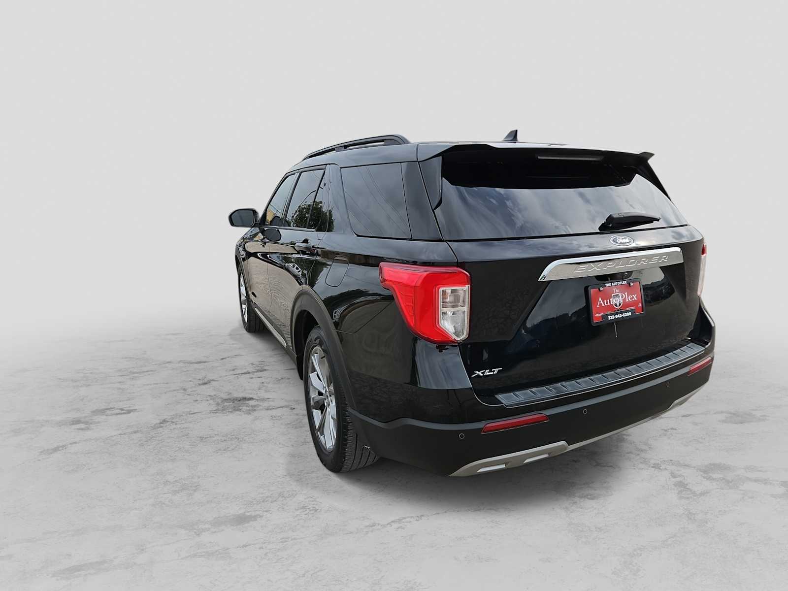 Thumbnail: 2022 Ford Explorer - 6