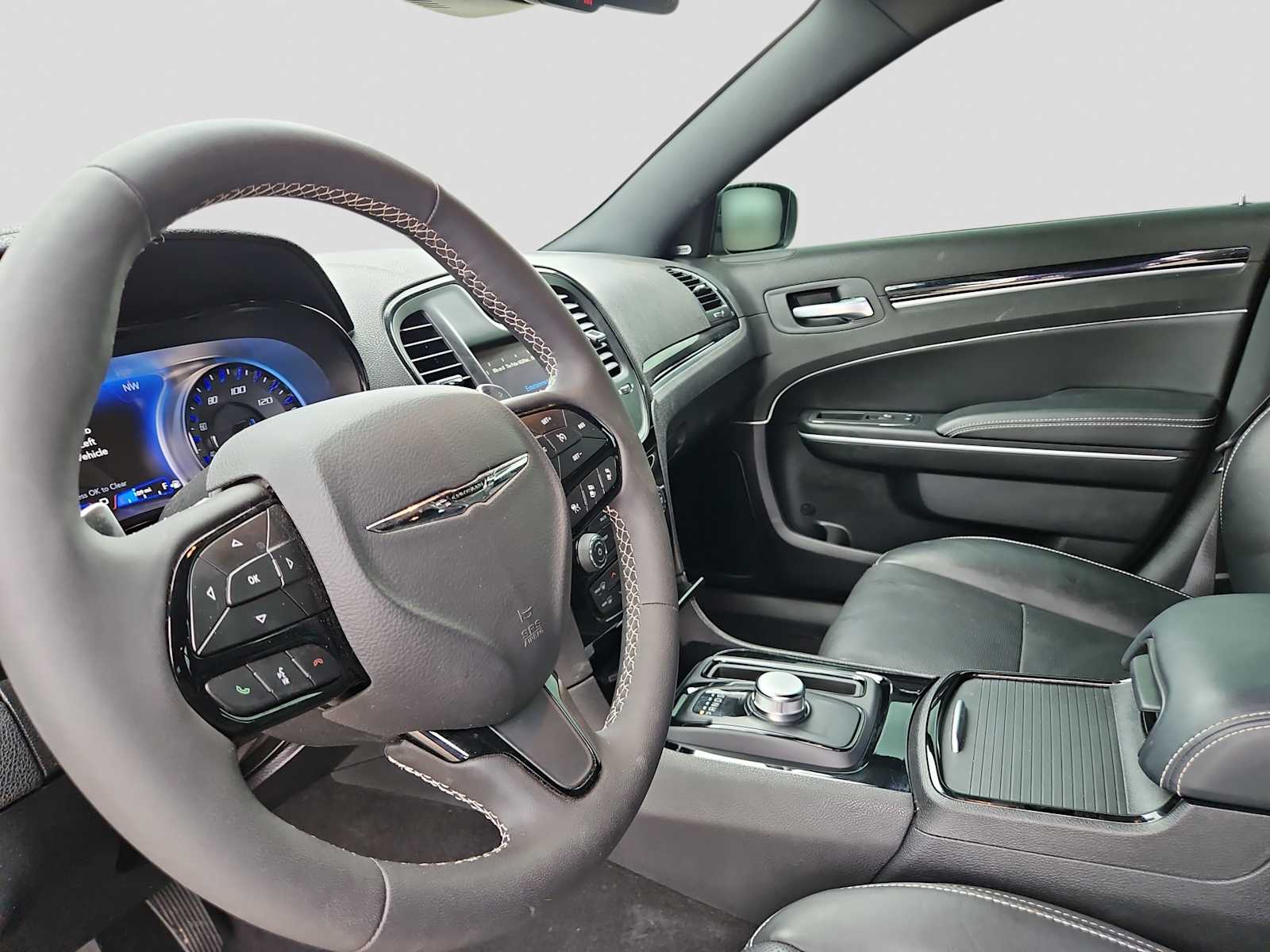 Thumbnail: 2023 Chrysler 300 - 10