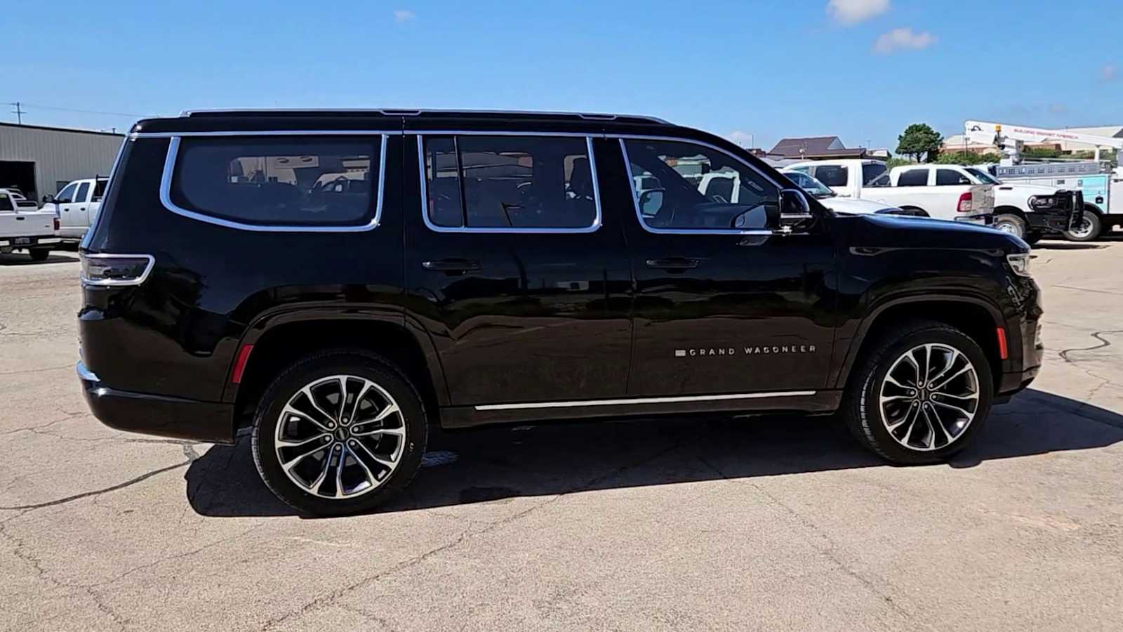 Thumbnail: 2022 Jeep Grand Wagoneer - 8