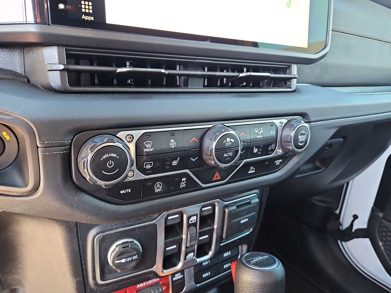 Thumbnail: 2024 Jeep Gladiator - 24