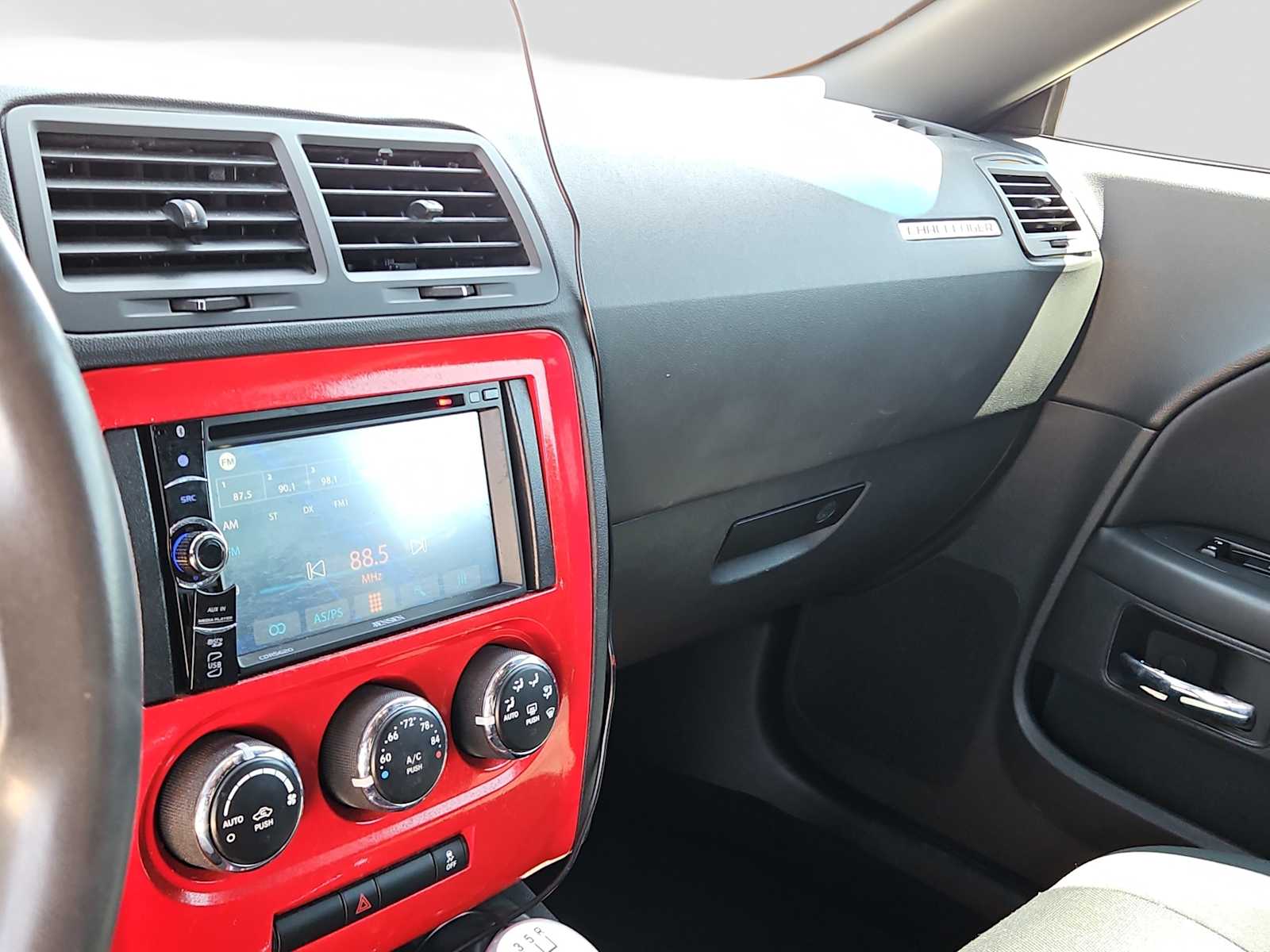 Thumbnail: 2014 Dodge Challenger - 21