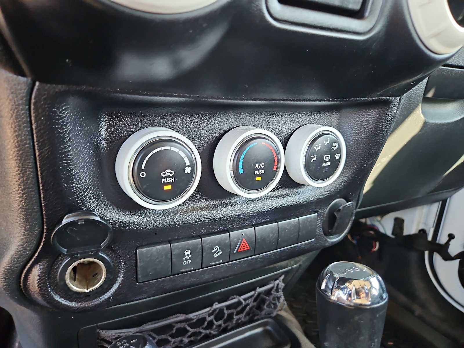 Thumbnail: 2017 Jeep Wrangler - 28