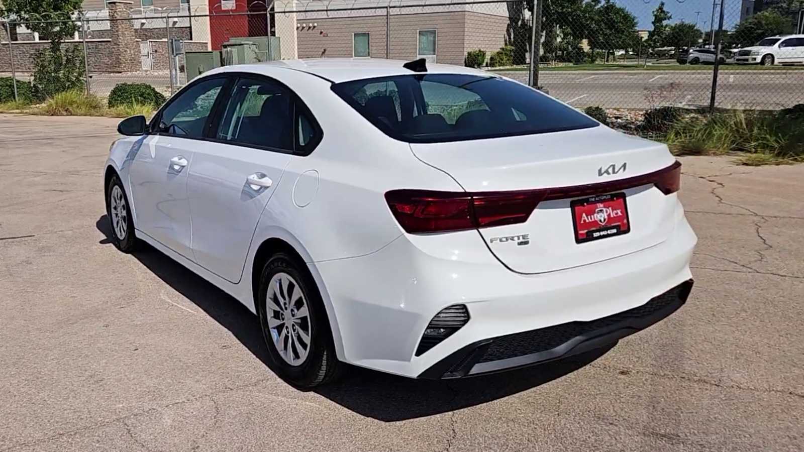 Thumbnail: 2024 Kia Forte - 6