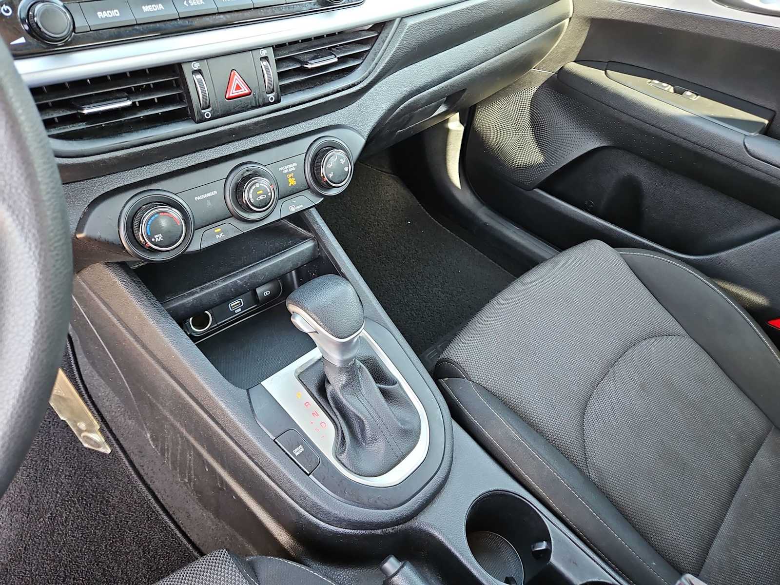 Thumbnail: 2024 Kia Forte - 24