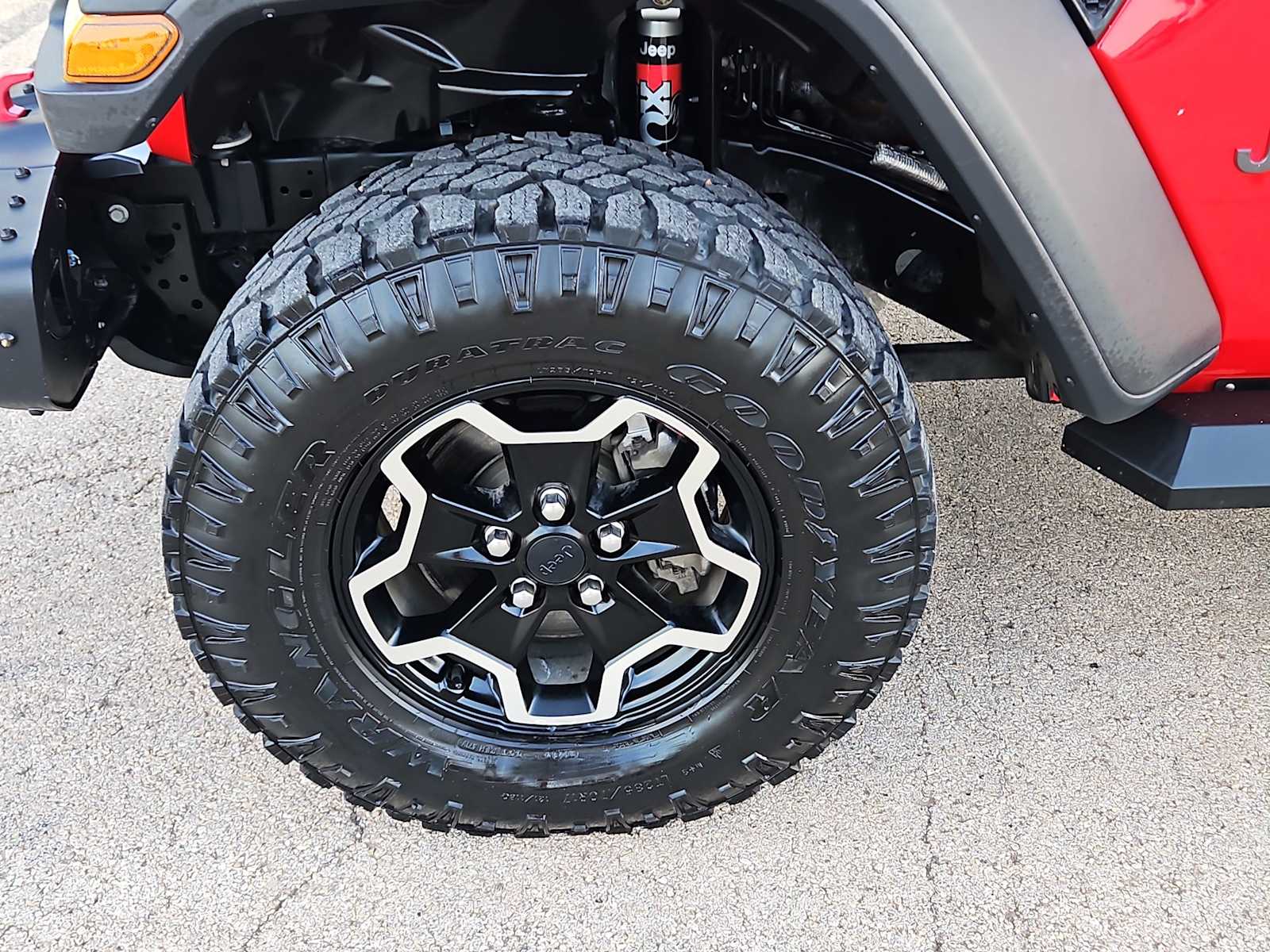 Thumbnail: 2020 Jeep Gladiator - 16