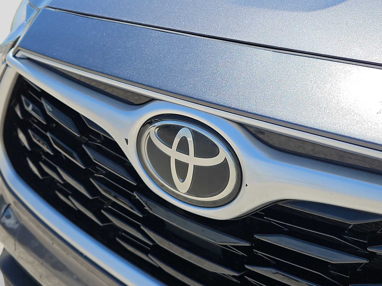 Thumbnail: 2023 Toyota Highlander - 13