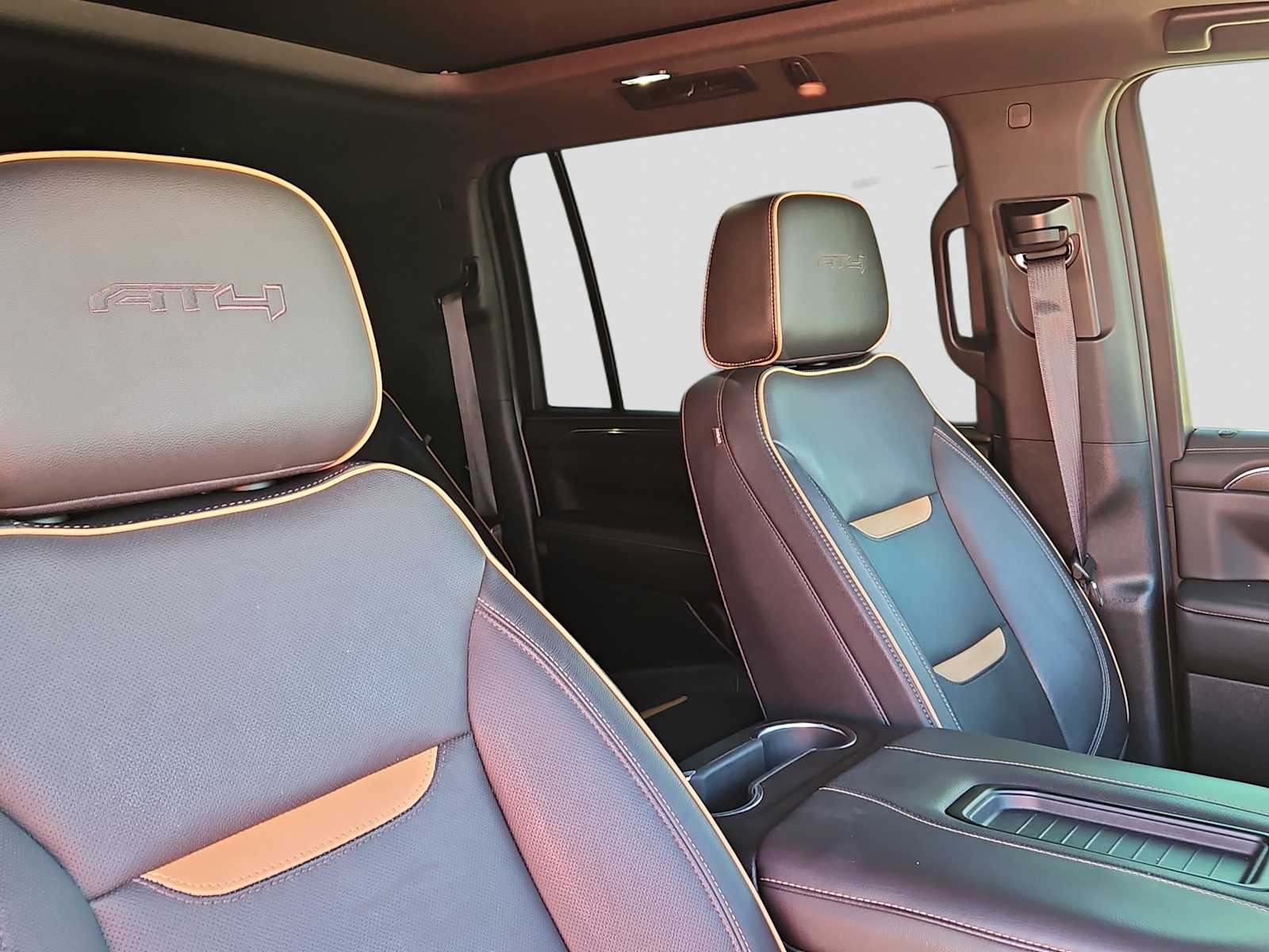 Thumbnail: 2022 GMC Yukon XL - 17