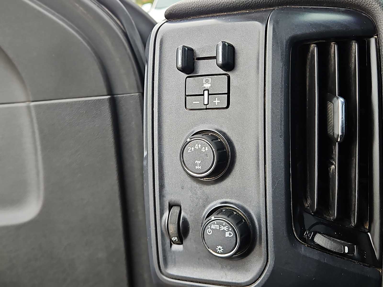 Thumbnail: 2019 Chevrolet Silverado 2500 - 22