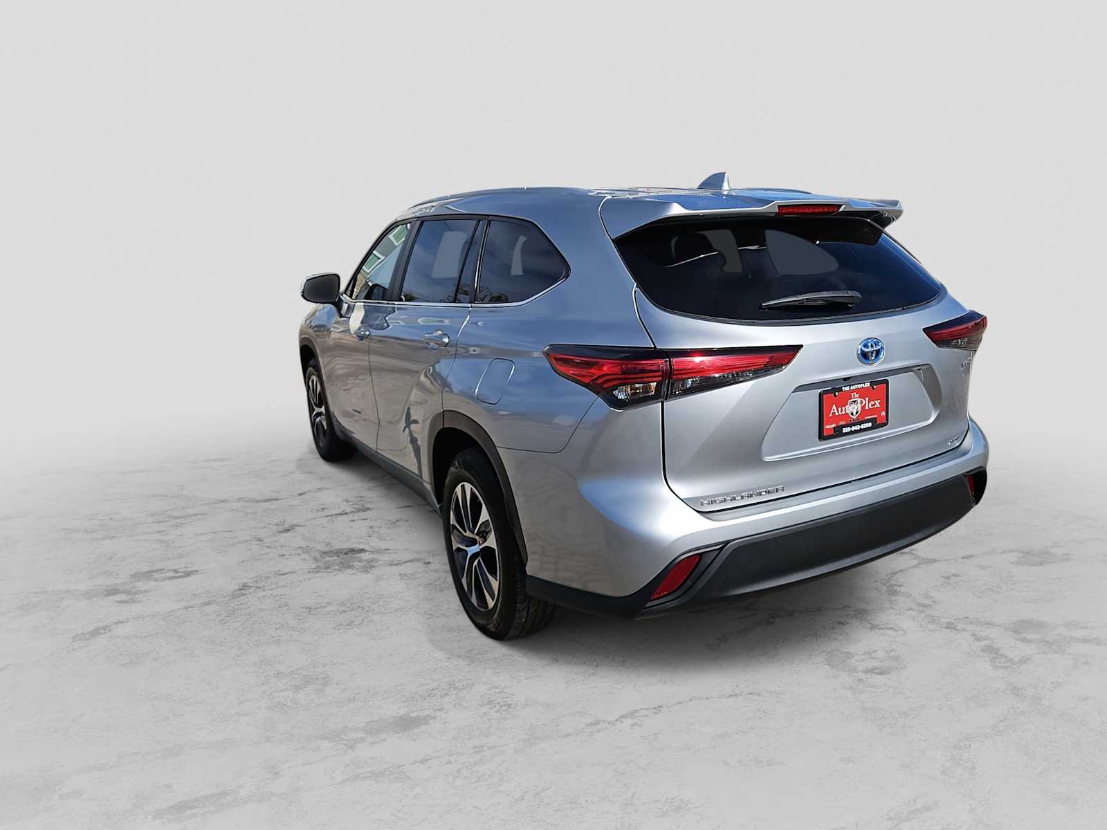 Thumbnail: 2023 Toyota Highlander - 6