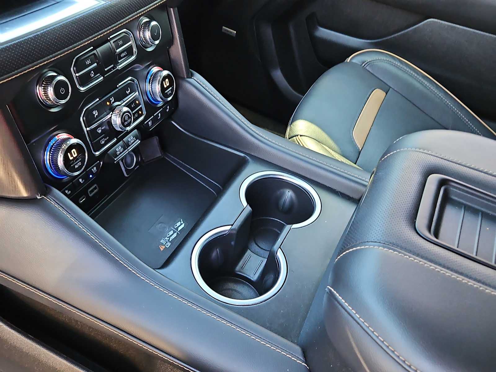 Thumbnail: 2022 GMC Yukon XL - 20