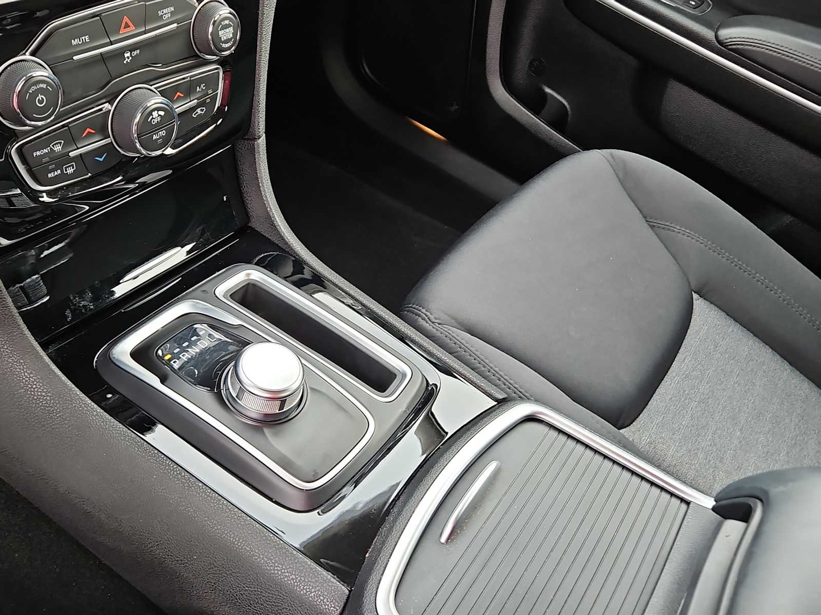 Thumbnail: 2023 Chrysler 300 - 20