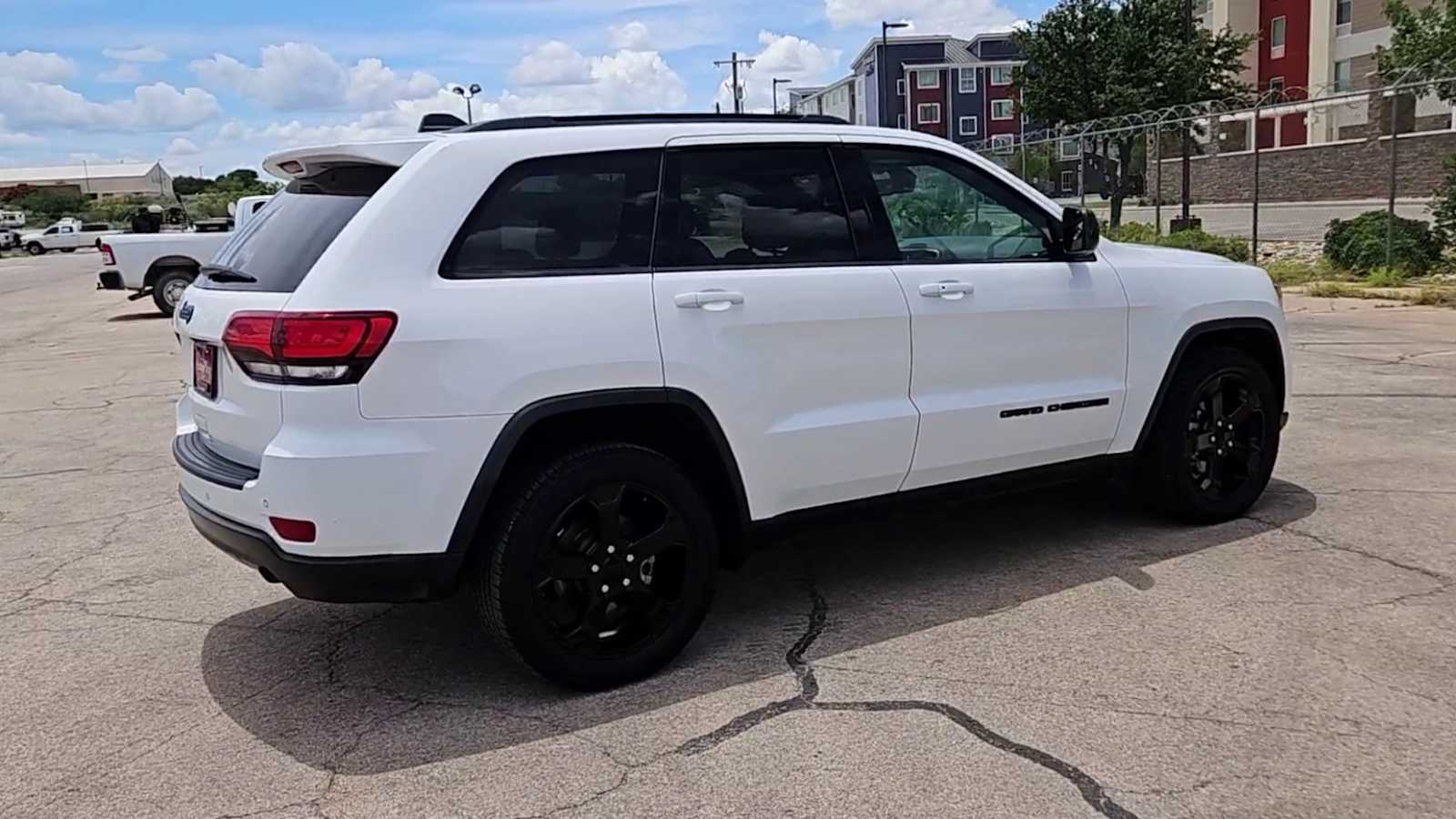 Thumbnail: 2020 Jeep Grand Cherokee - 8