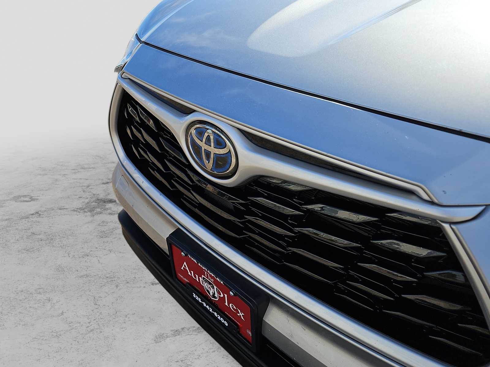 Thumbnail: 2023 Toyota Highlander - 13