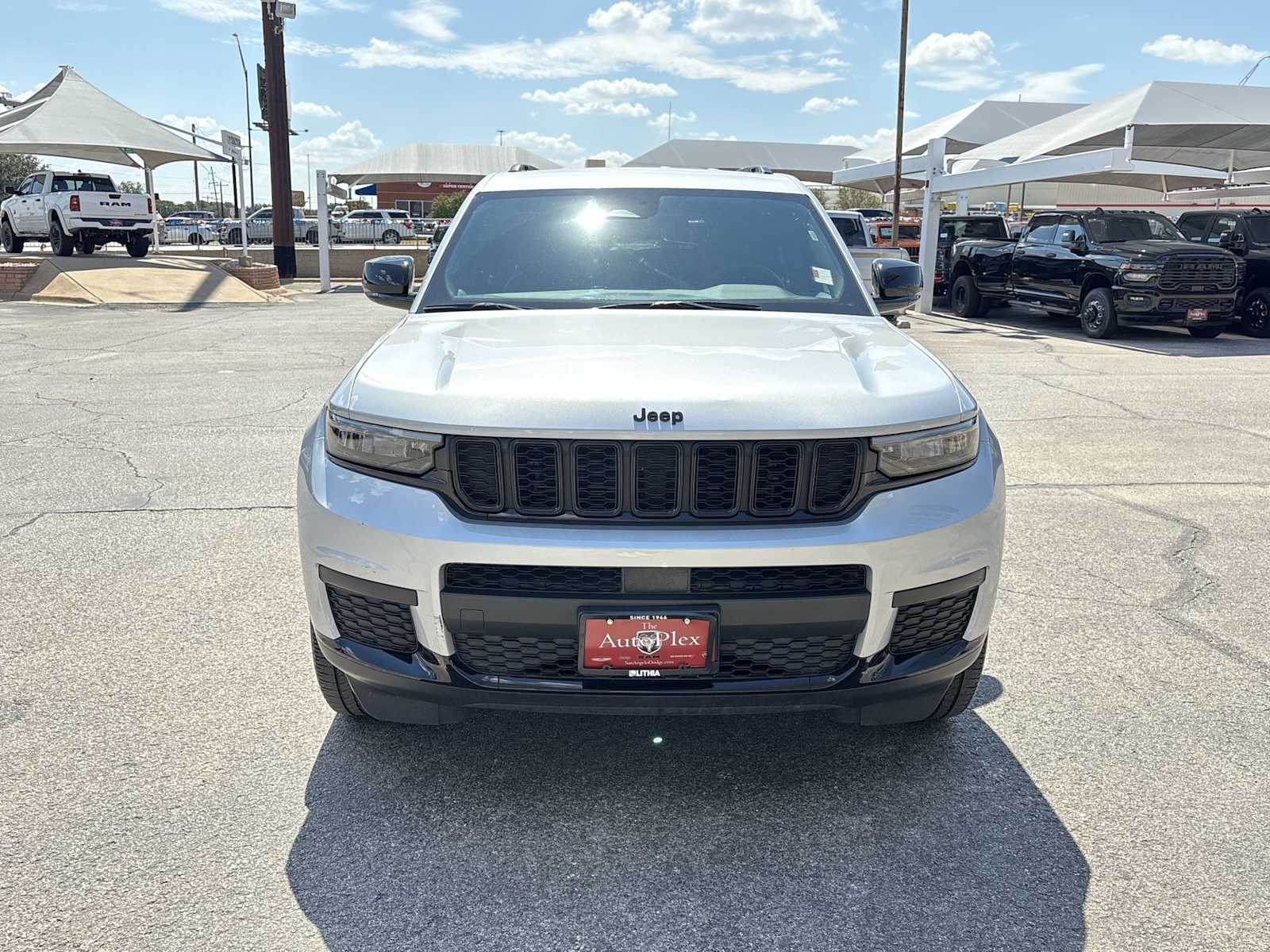 Thumbnail: 2023 Jeep Grand Cherokee - 3