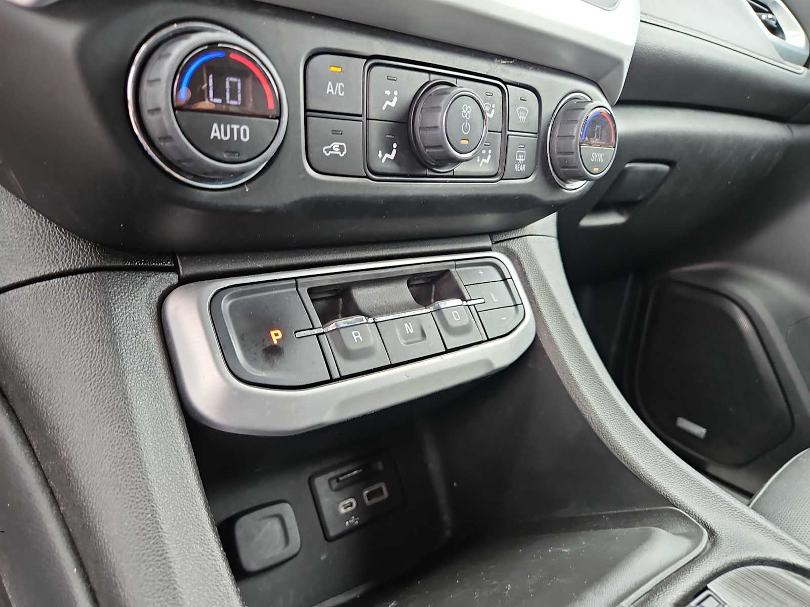Thumbnail: 2023 GMC Acadia - 21