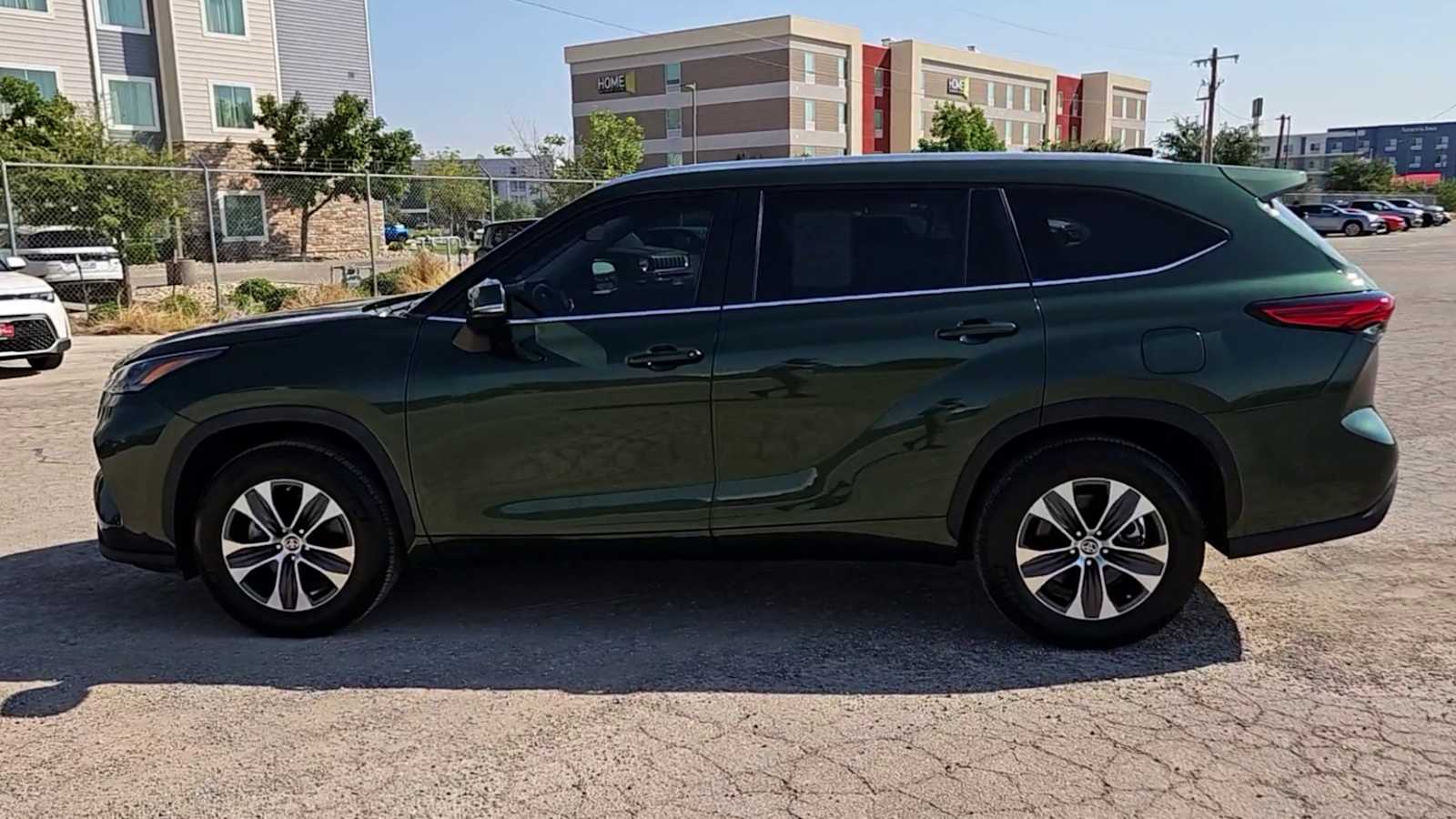 Thumbnail: 2023 Toyota Highlander - 5
