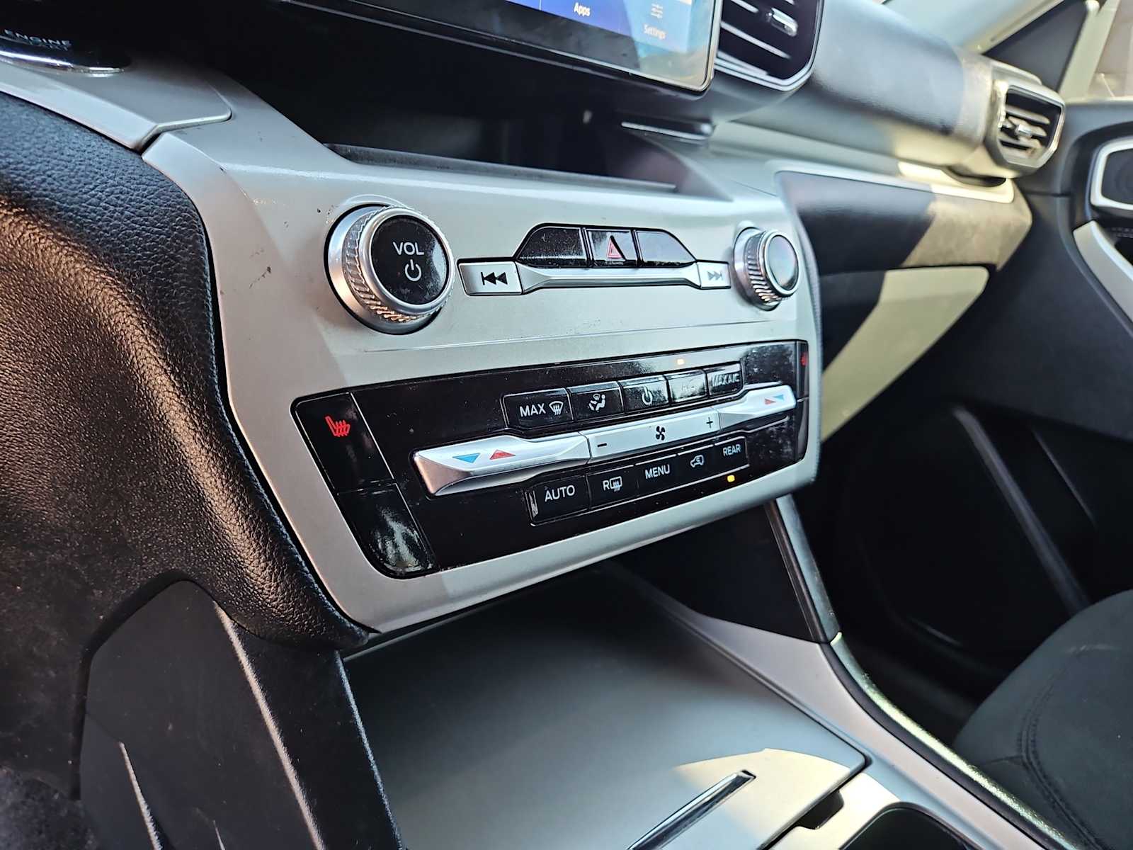 Thumbnail: 2022 Ford Explorer - 24