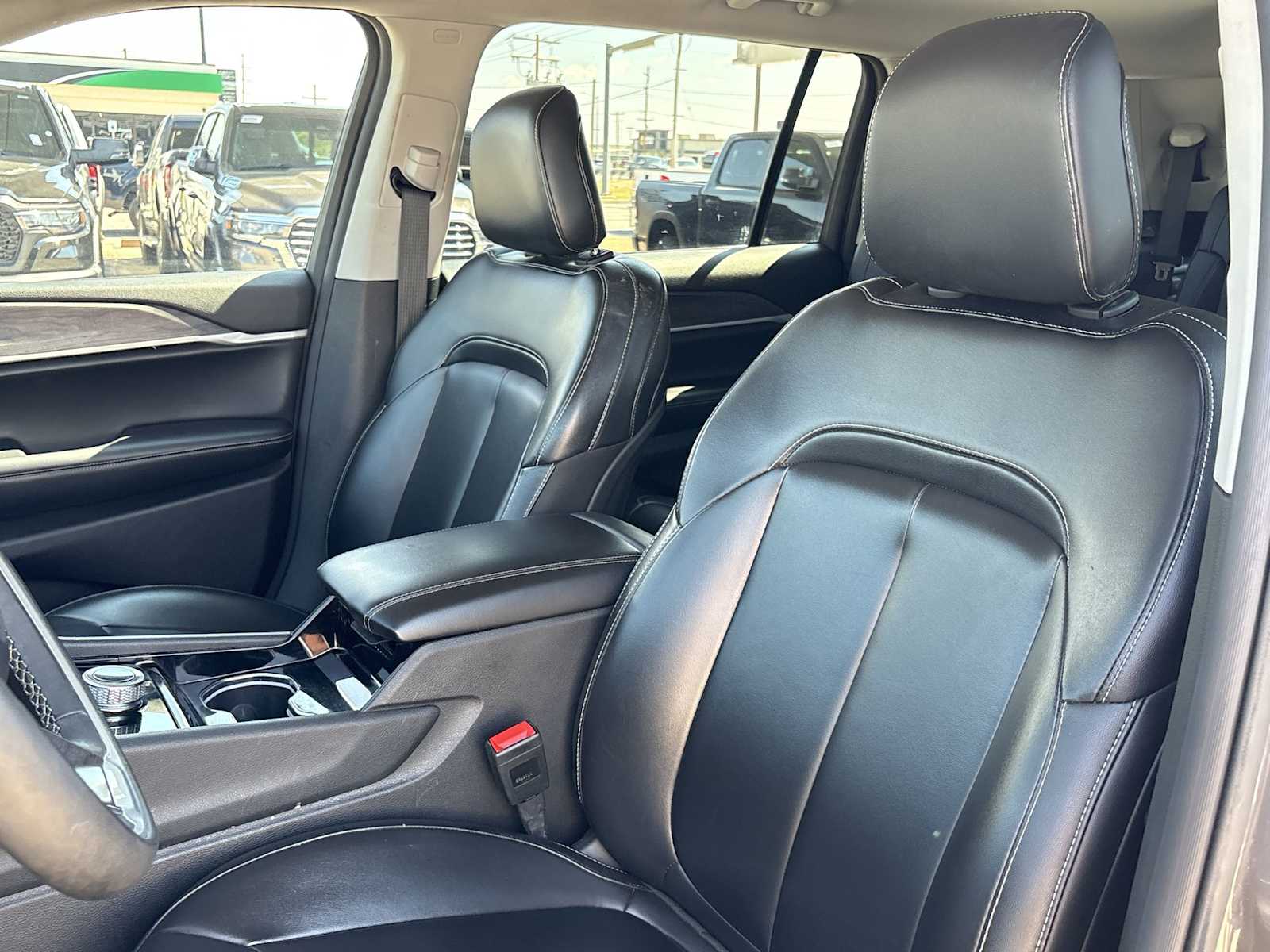 Thumbnail: 2023 Jeep Grand Cherokee - 15