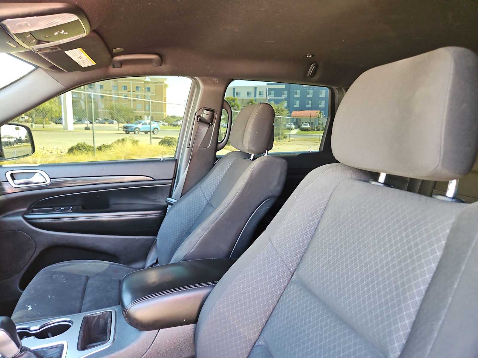 Thumbnail: 2020 Jeep Grand Cherokee - 20