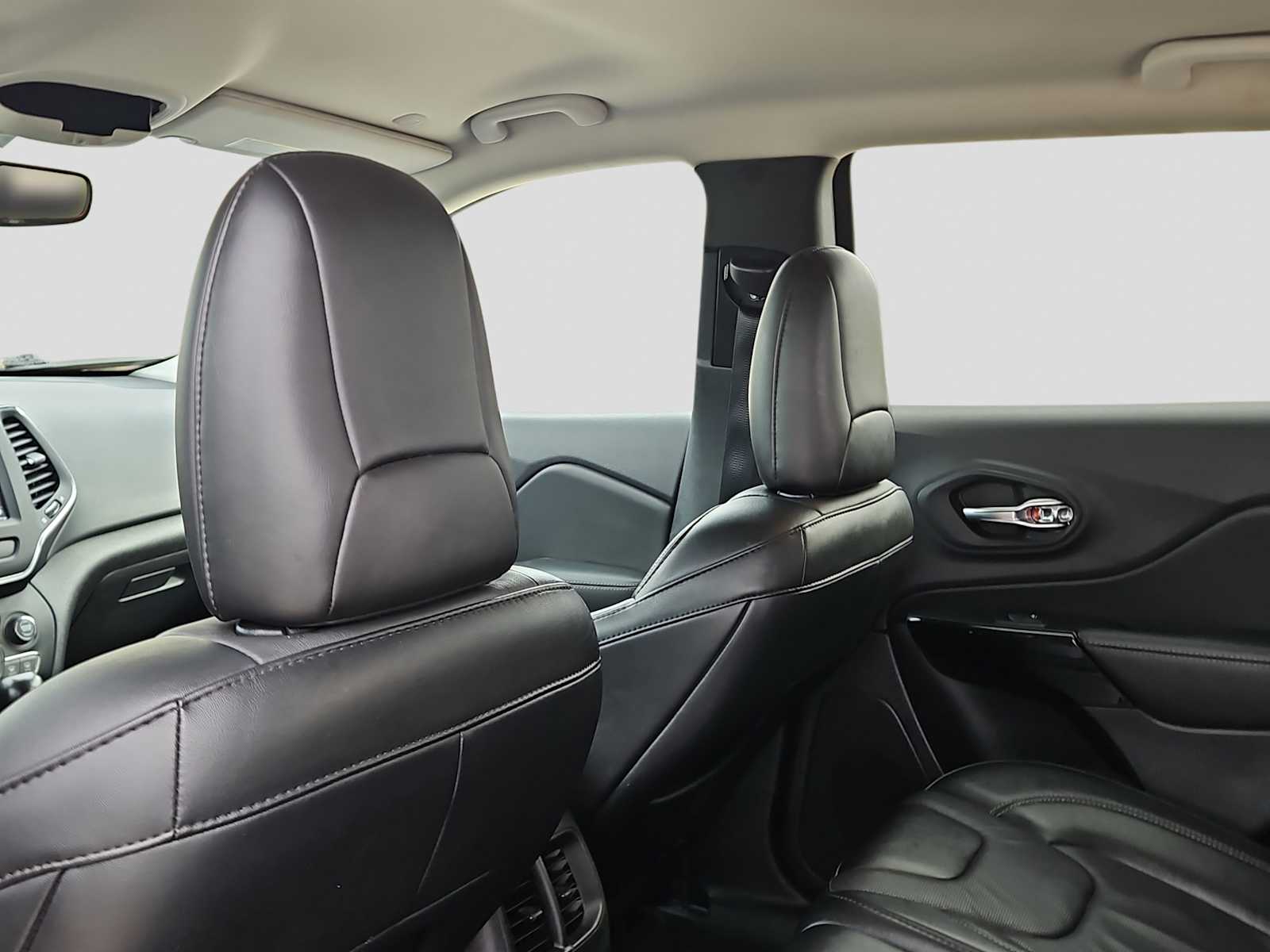 Thumbnail: 2023 Jeep Cherokee - 16