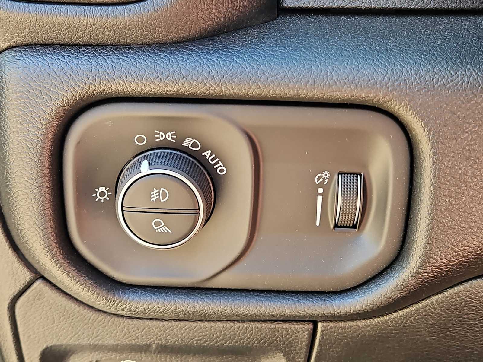 Thumbnail: 2026 RAM 1500 - 15
