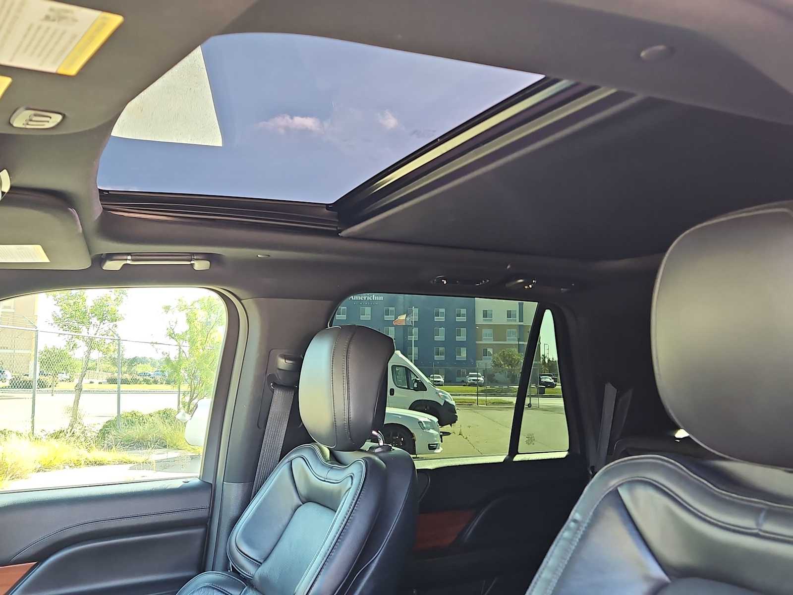 Thumbnail: 2018 Lincoln Navigator - 22