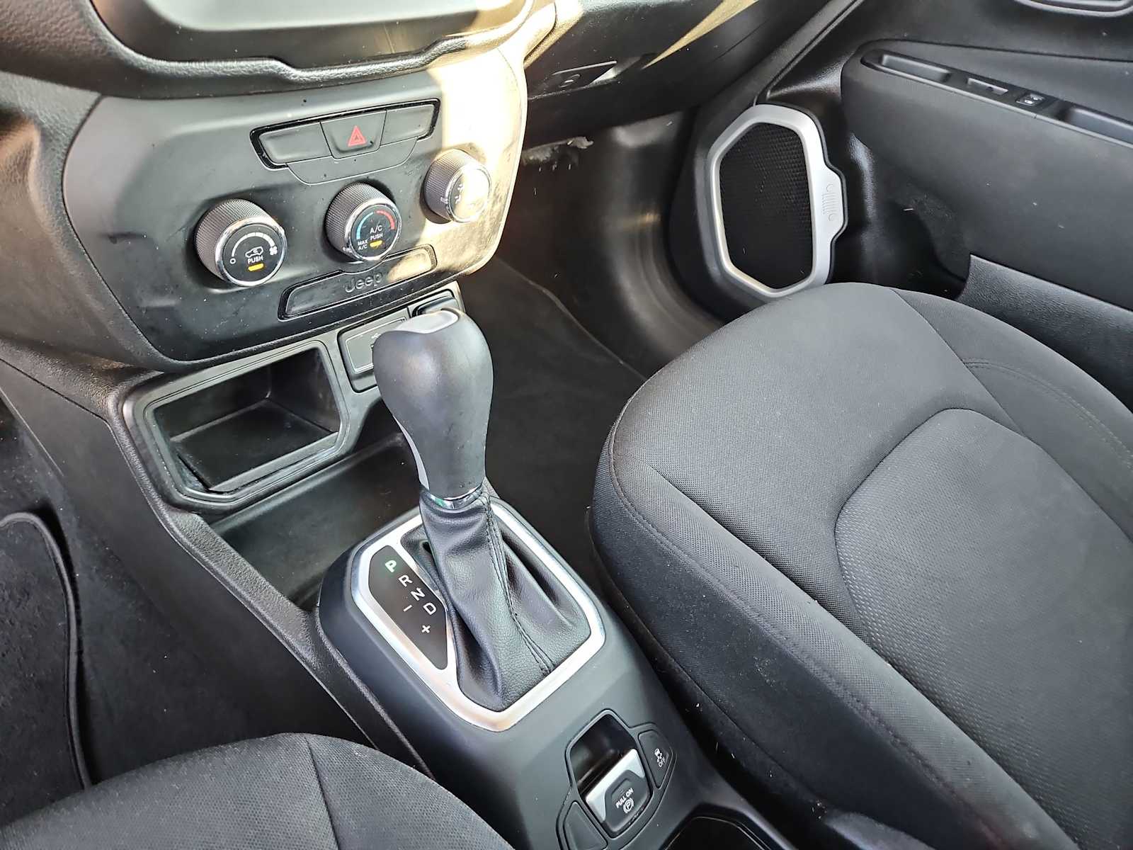 Thumbnail: 2020 Jeep Renegade - 24