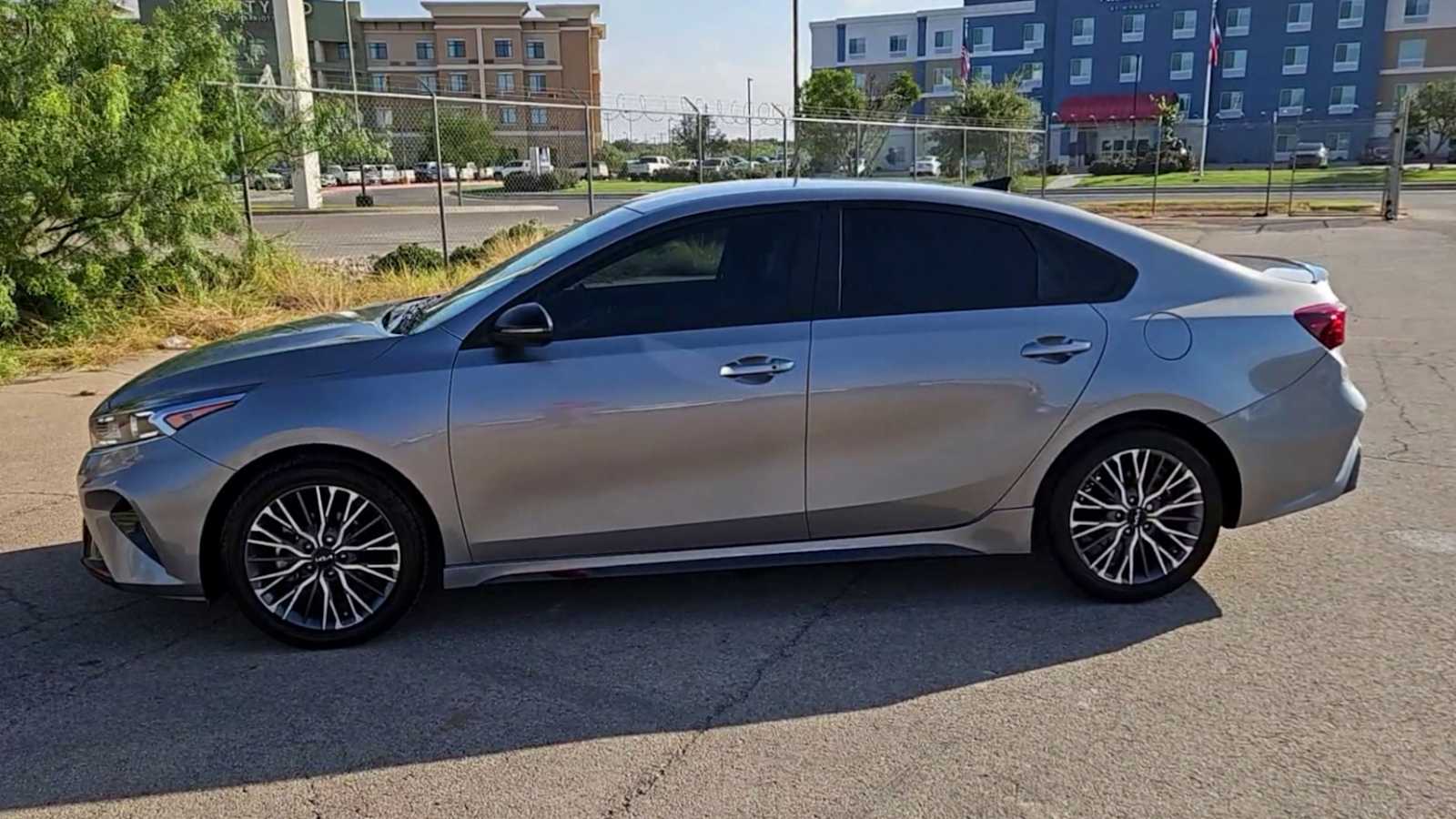 2023 Kia Forte GT-Line photo 4
