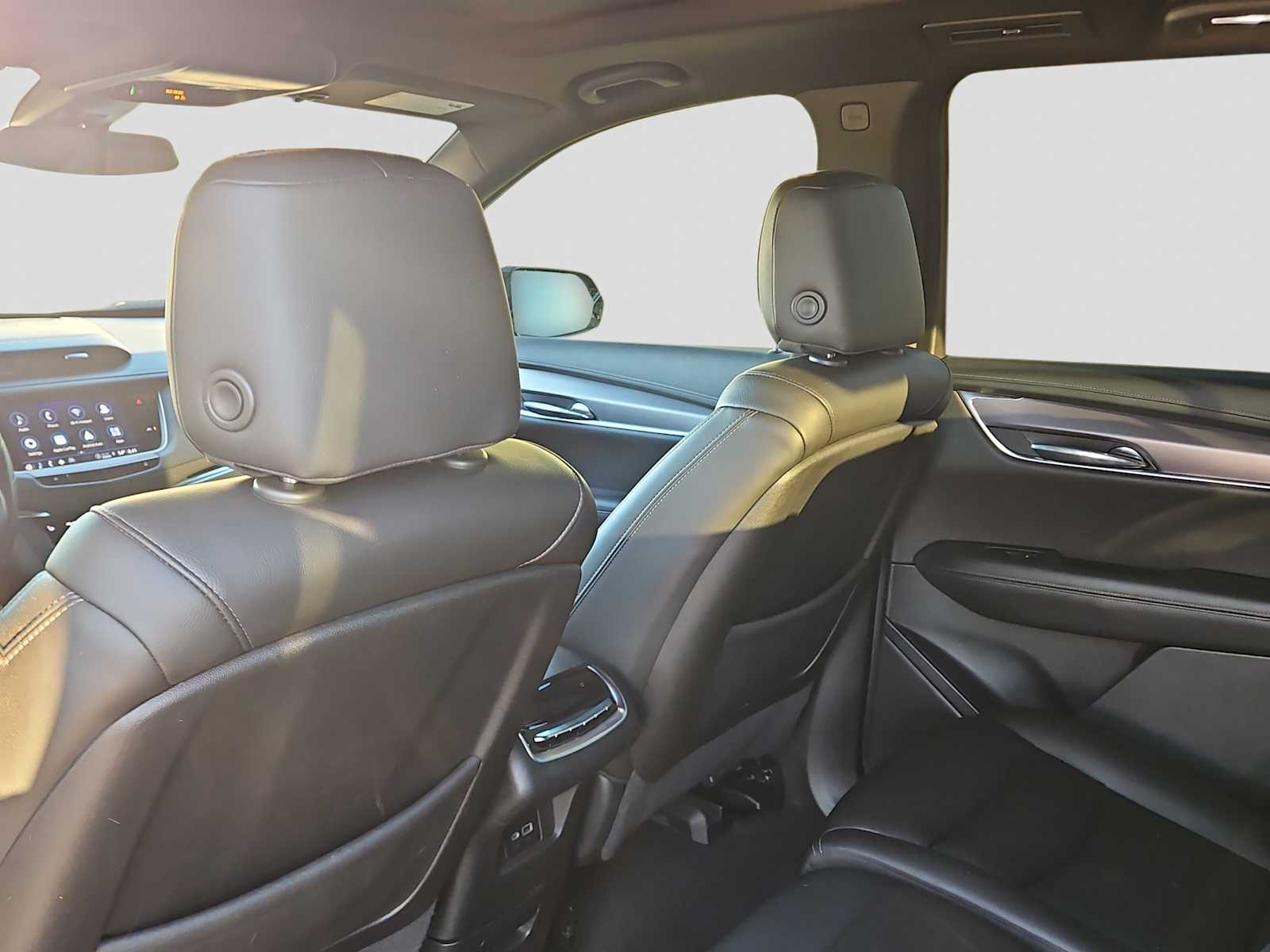 Thumbnail: 2022 Cadillac XT6 - 16