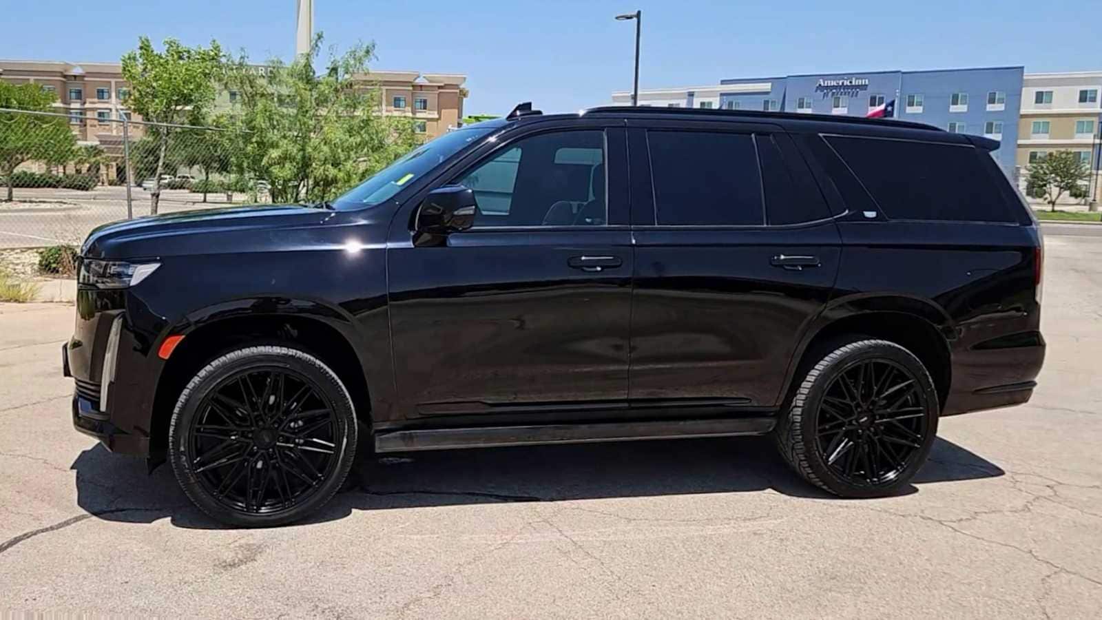Thumbnail: 2022 Cadillac Escalade - 6