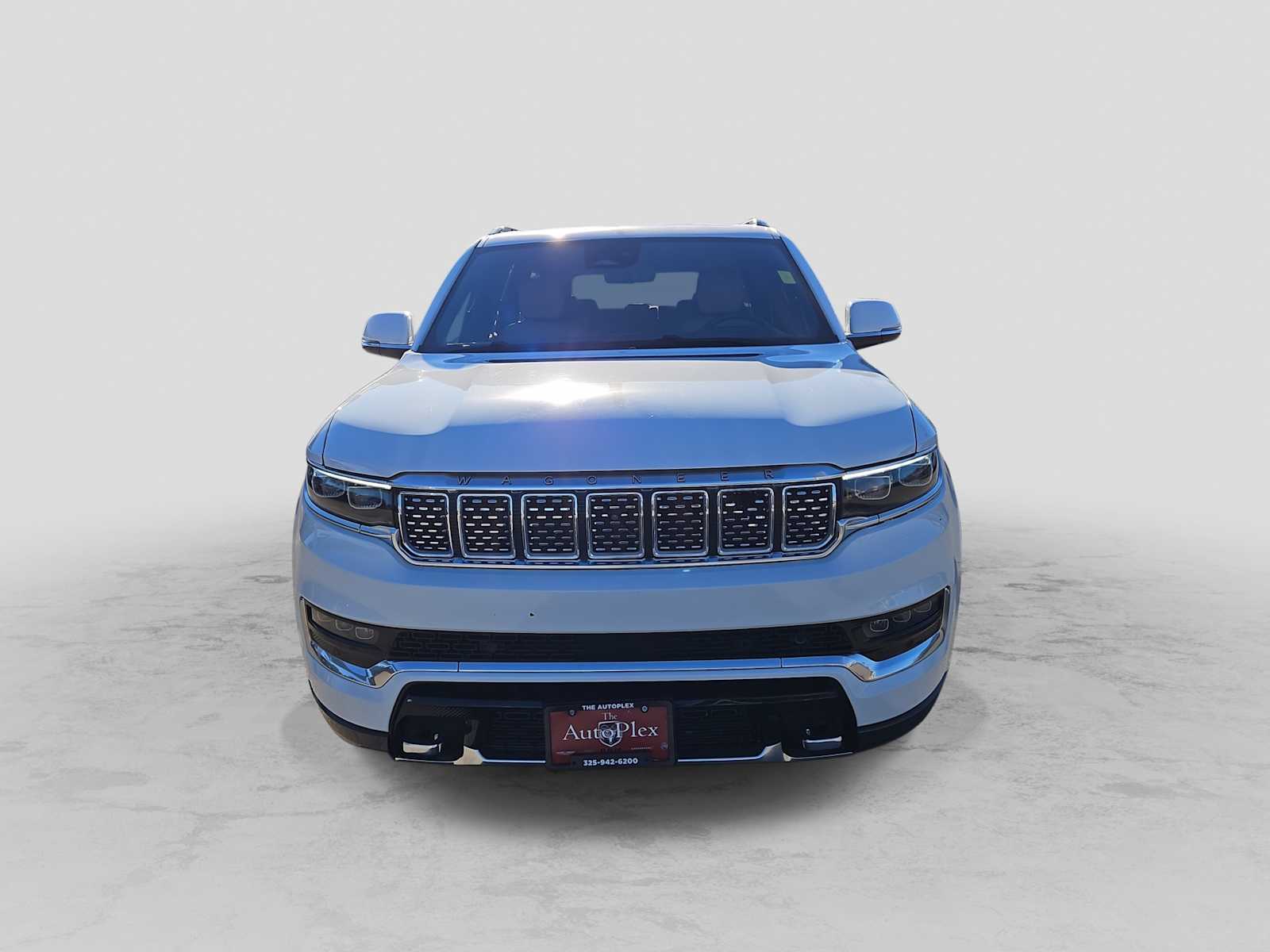 Thumbnail: 2022 Jeep Grand Wagoneer - 3