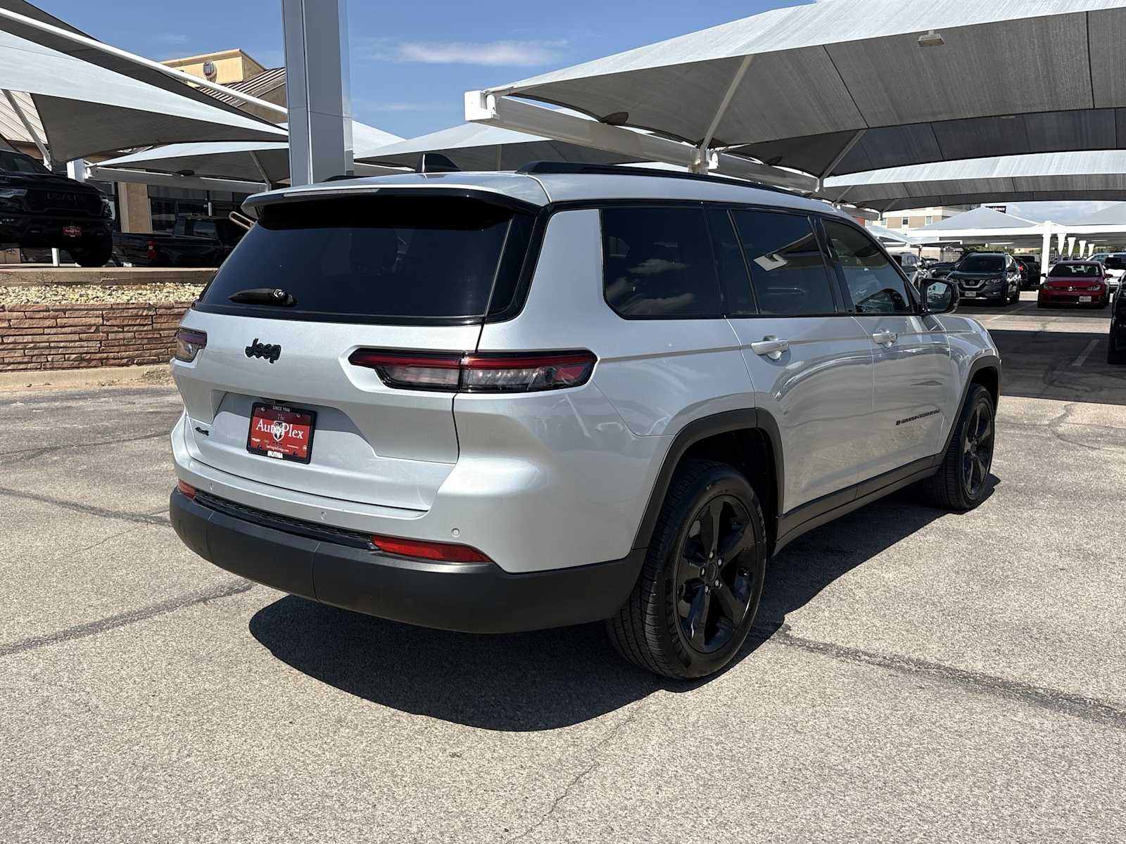 Thumbnail: 2023 Jeep Grand Cherokee - 8