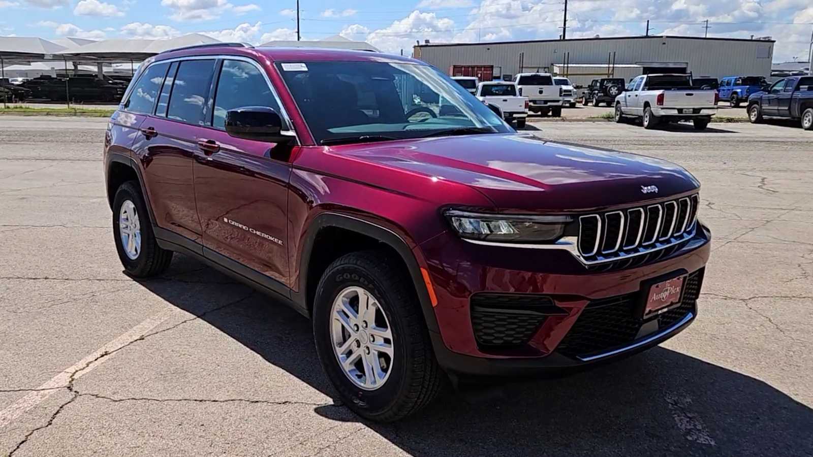Used 2025 Jeep Grand Cherokee Laredo with VIN 1C4RJGAG2SC317174 for sale in San Angelo, TX
