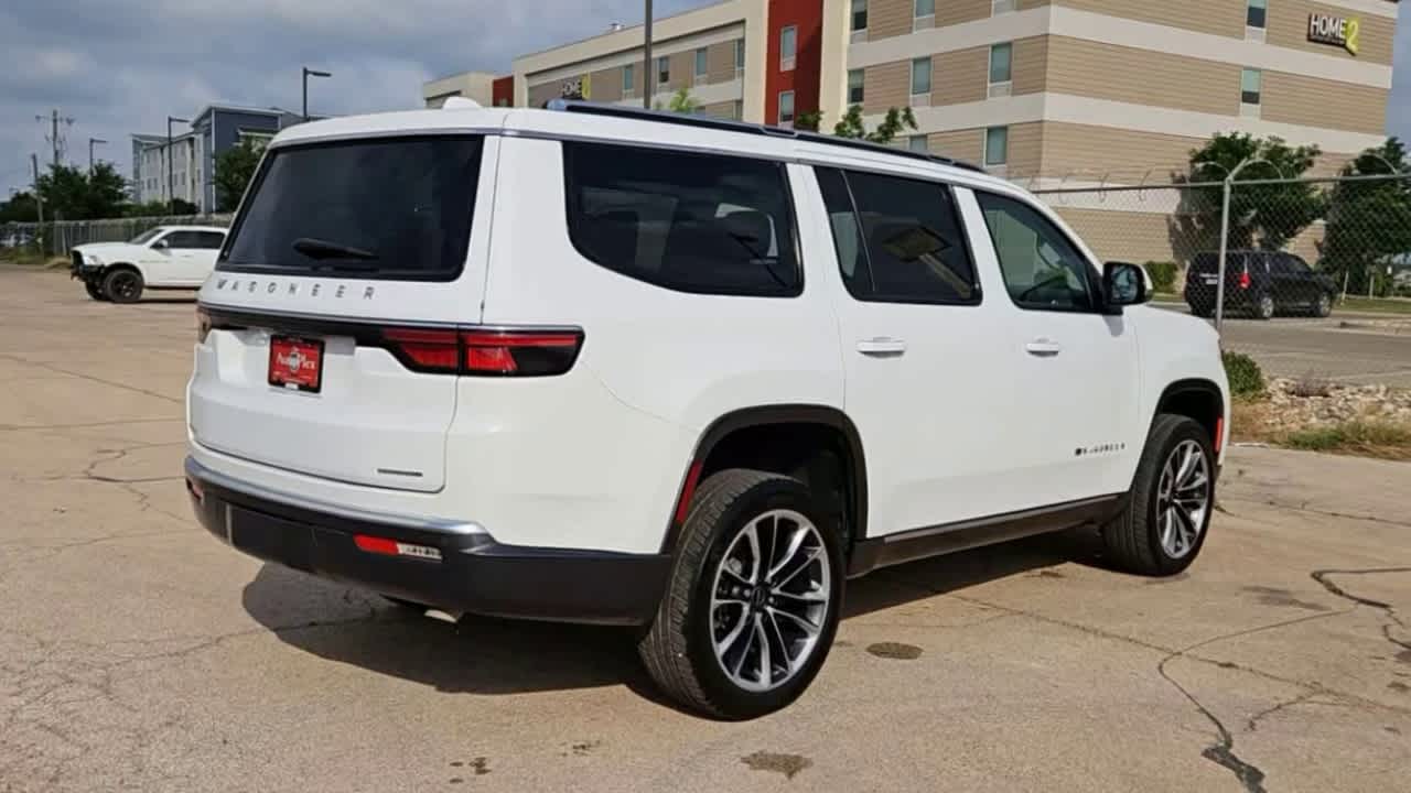 Thumbnail: 2022 Jeep Wagoneer - 8