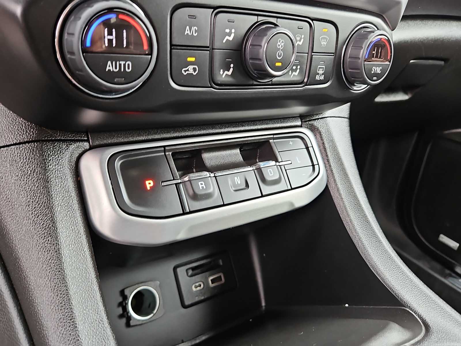 Thumbnail: 2023 GMC Acadia - 21