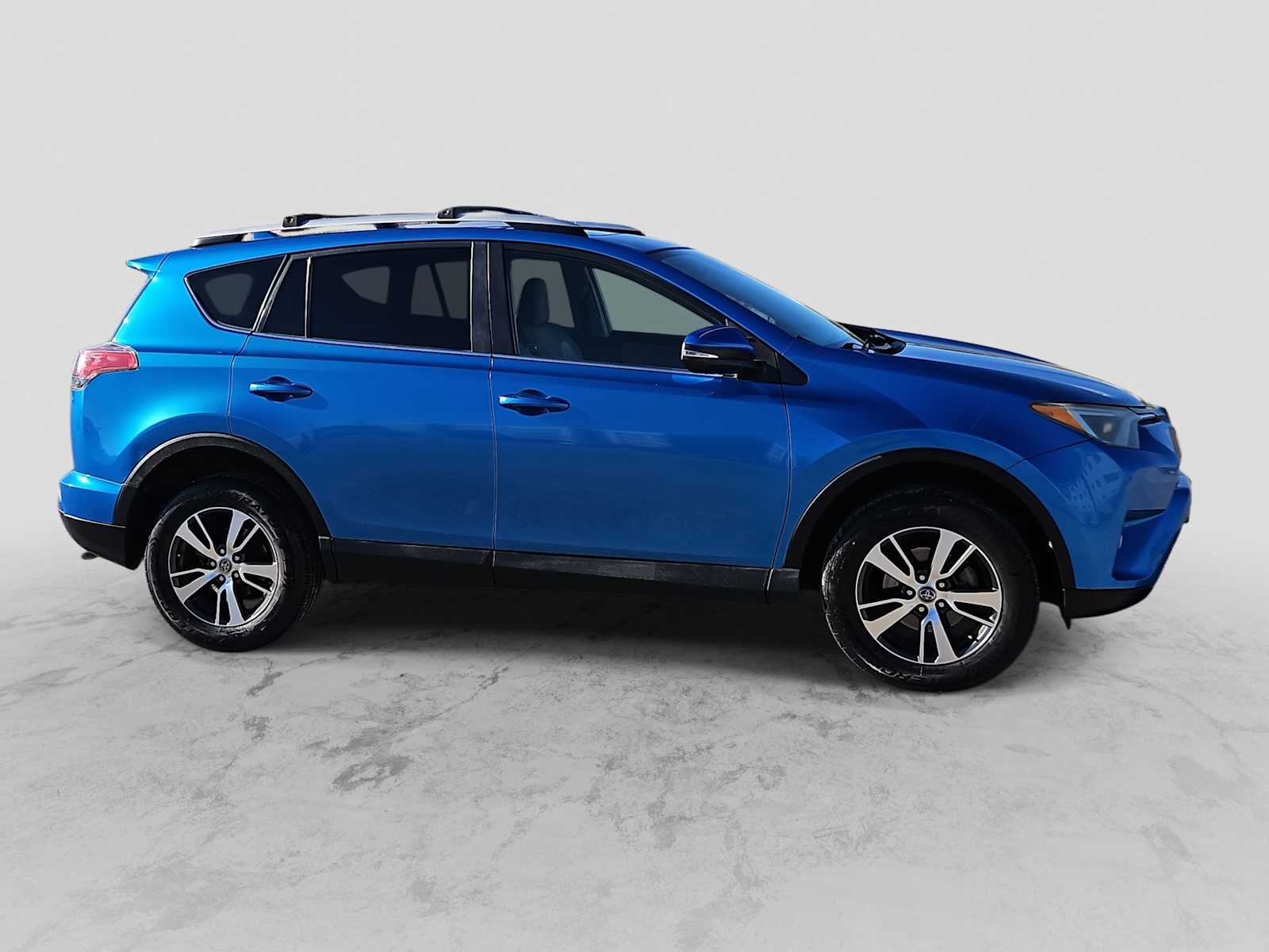 Thumbnail: 2016 Toyota RAV4 - 9
