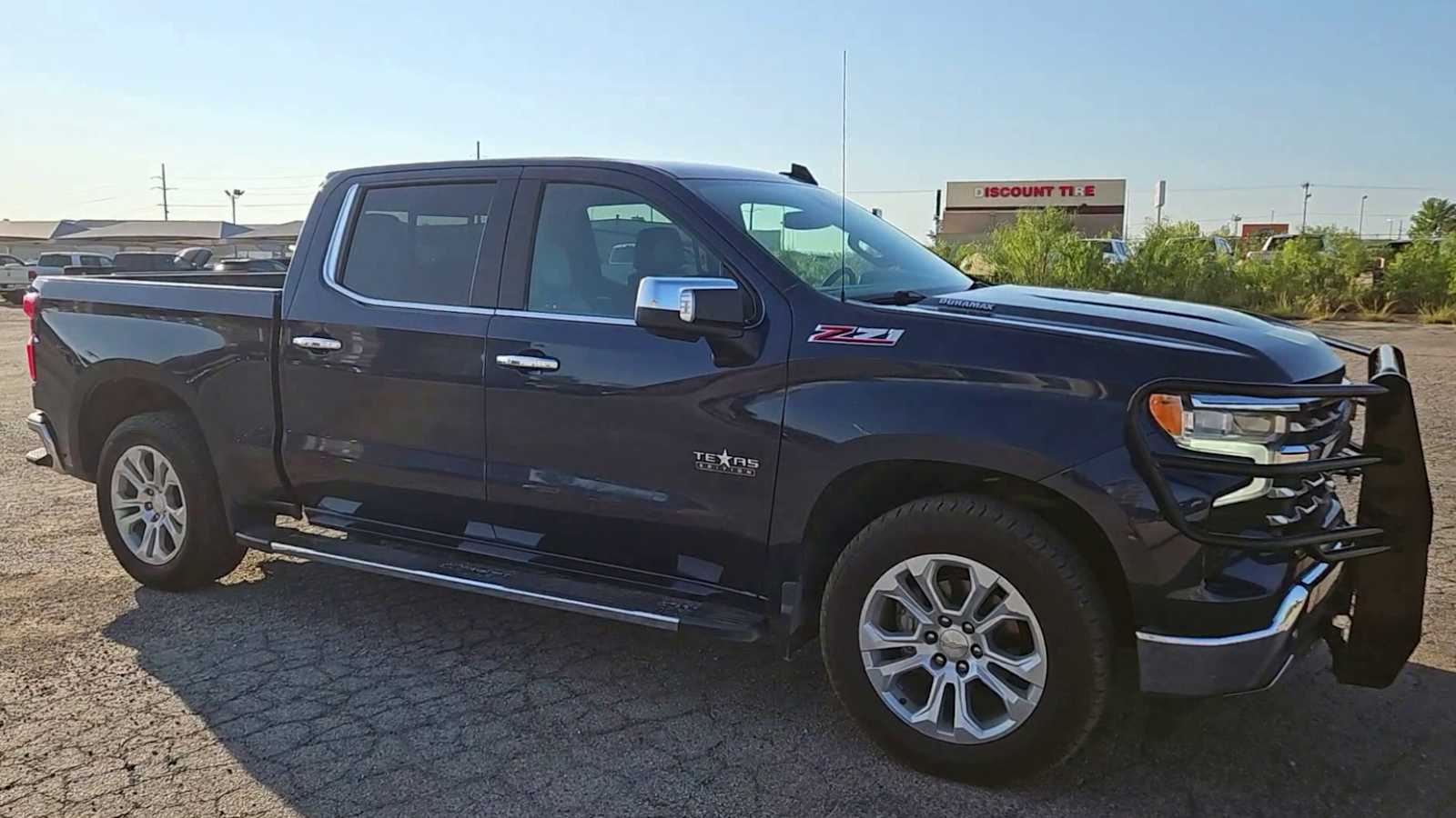2022 Chevrolet Silverado 1500 LTZ photo 2